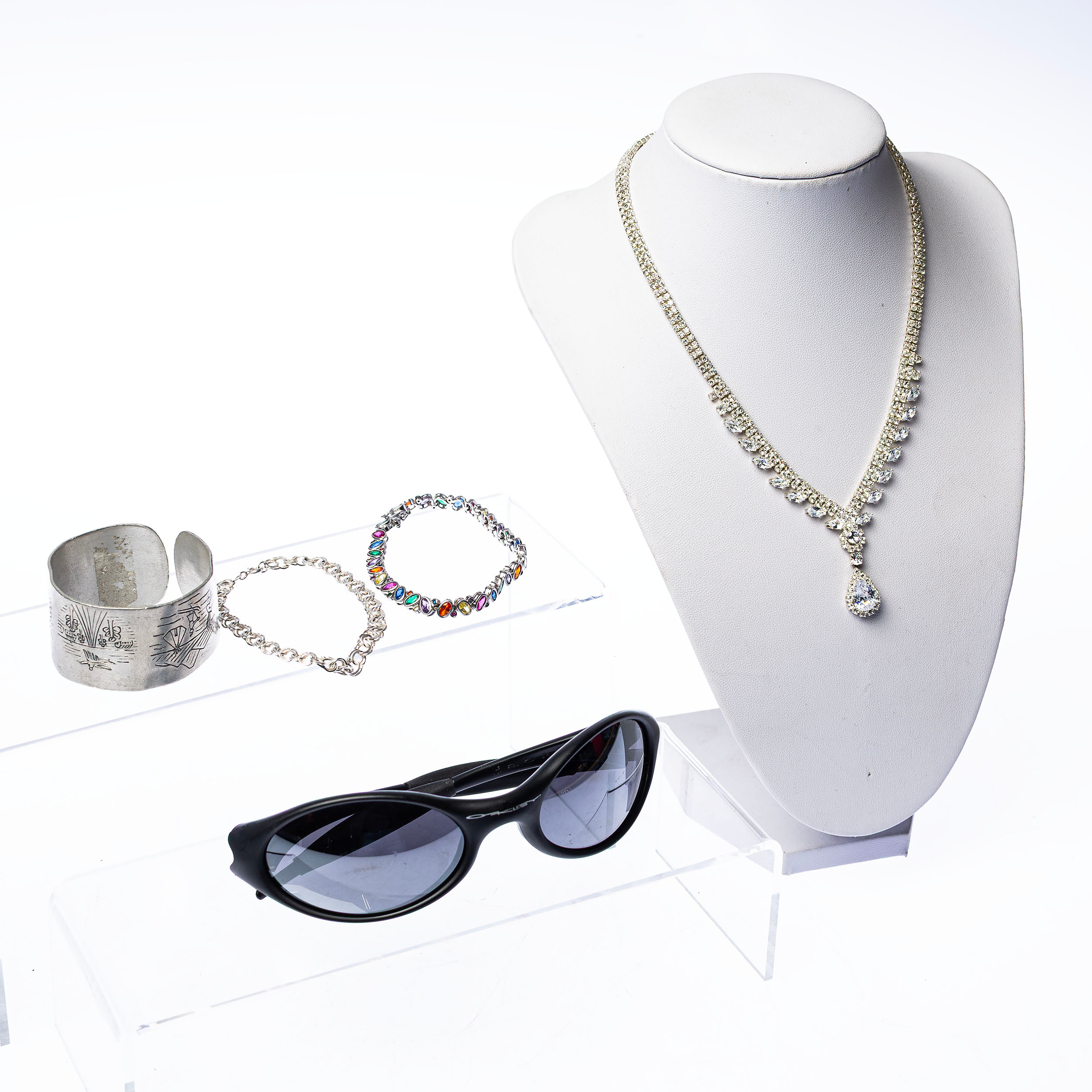 PARTI DIVERSE, mestadels smycken, polismyndighetens beslag och hittegods 2025-HG37185.