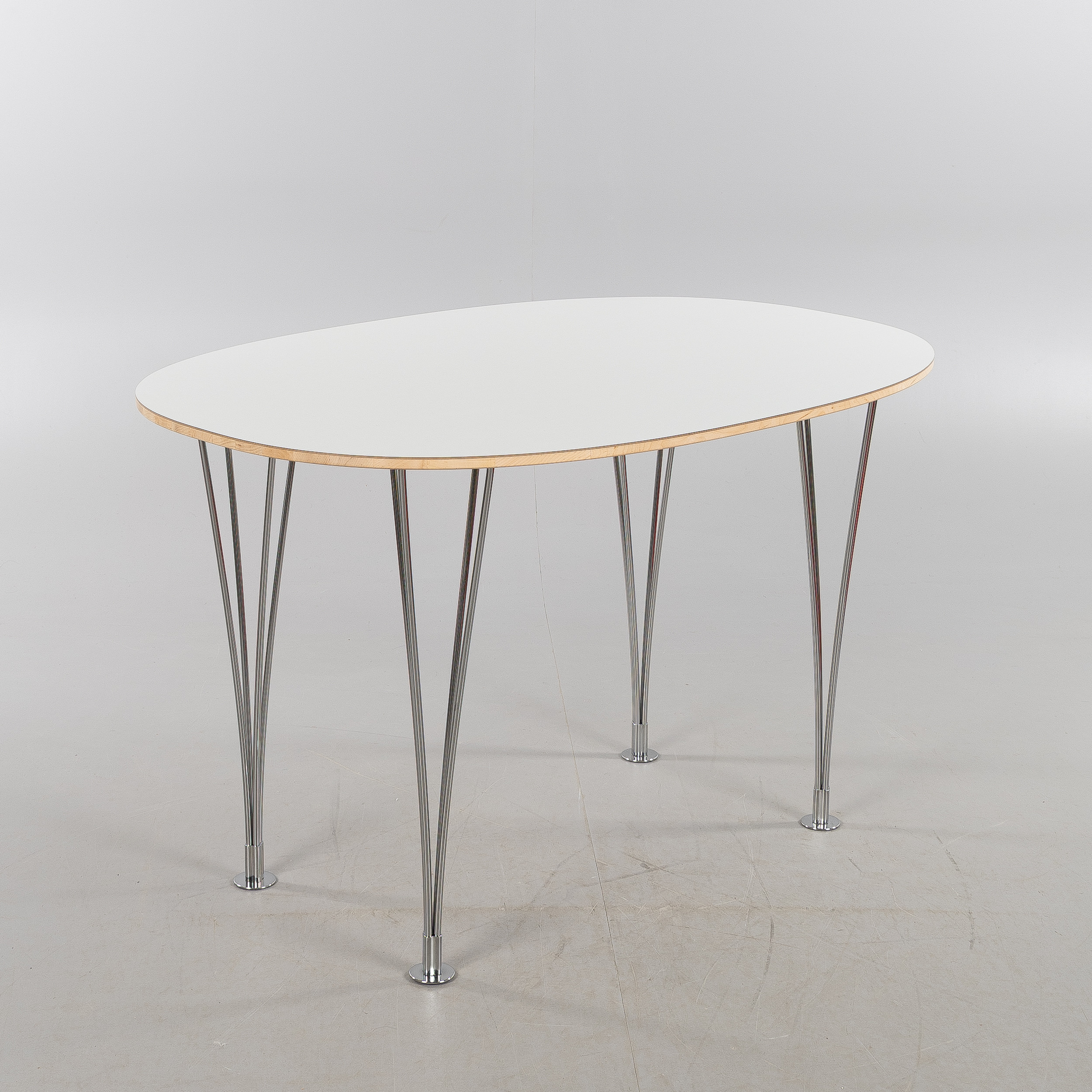 PIET HEIN. BRUNO MATHSSON, Bord, "Superelips", Bruno Mathsson International, Värnamo, 2026.