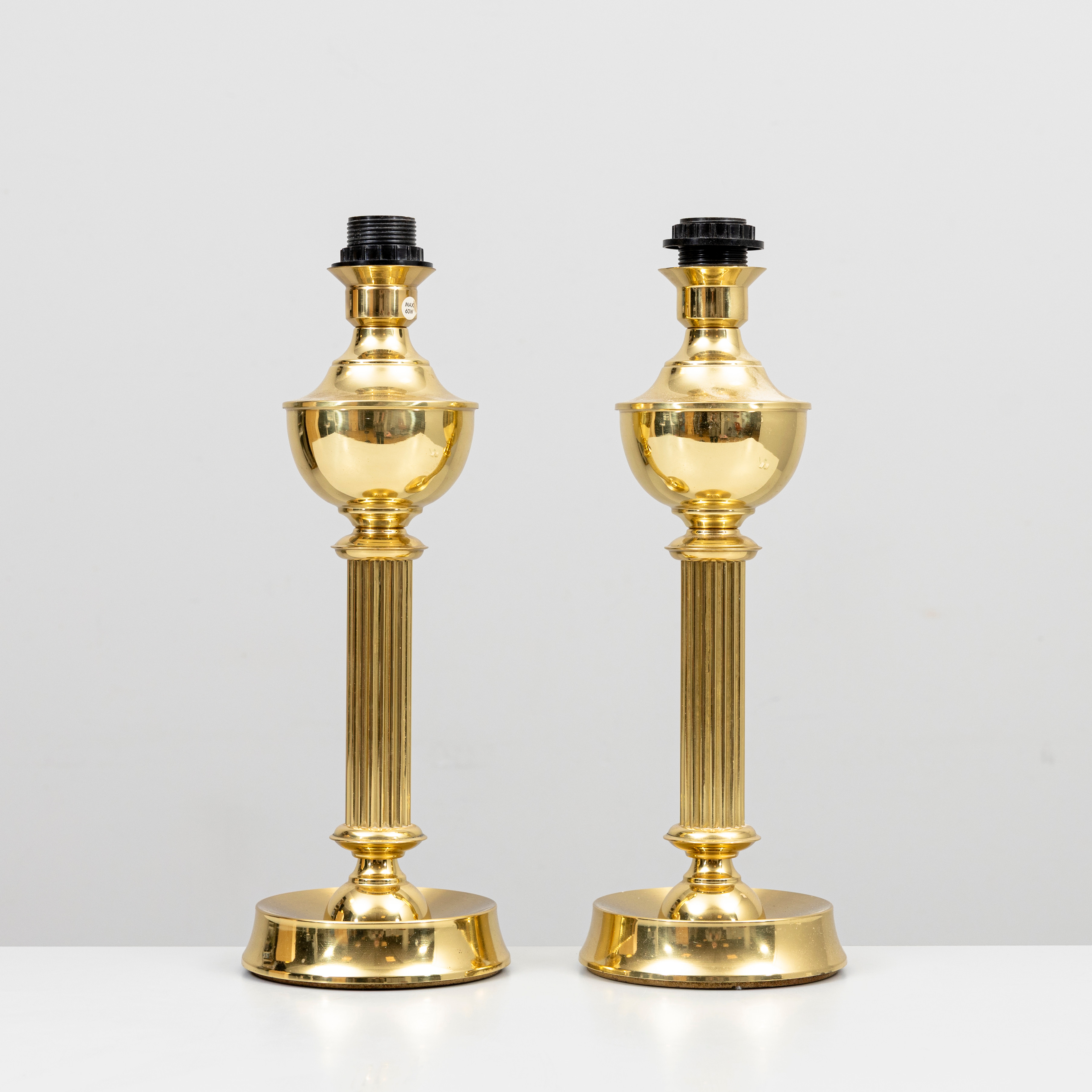 BORDSLAMPOR, ett par, mässing, modell B-59, EWÅ, Värnamo, 1900-talets andra hälft.