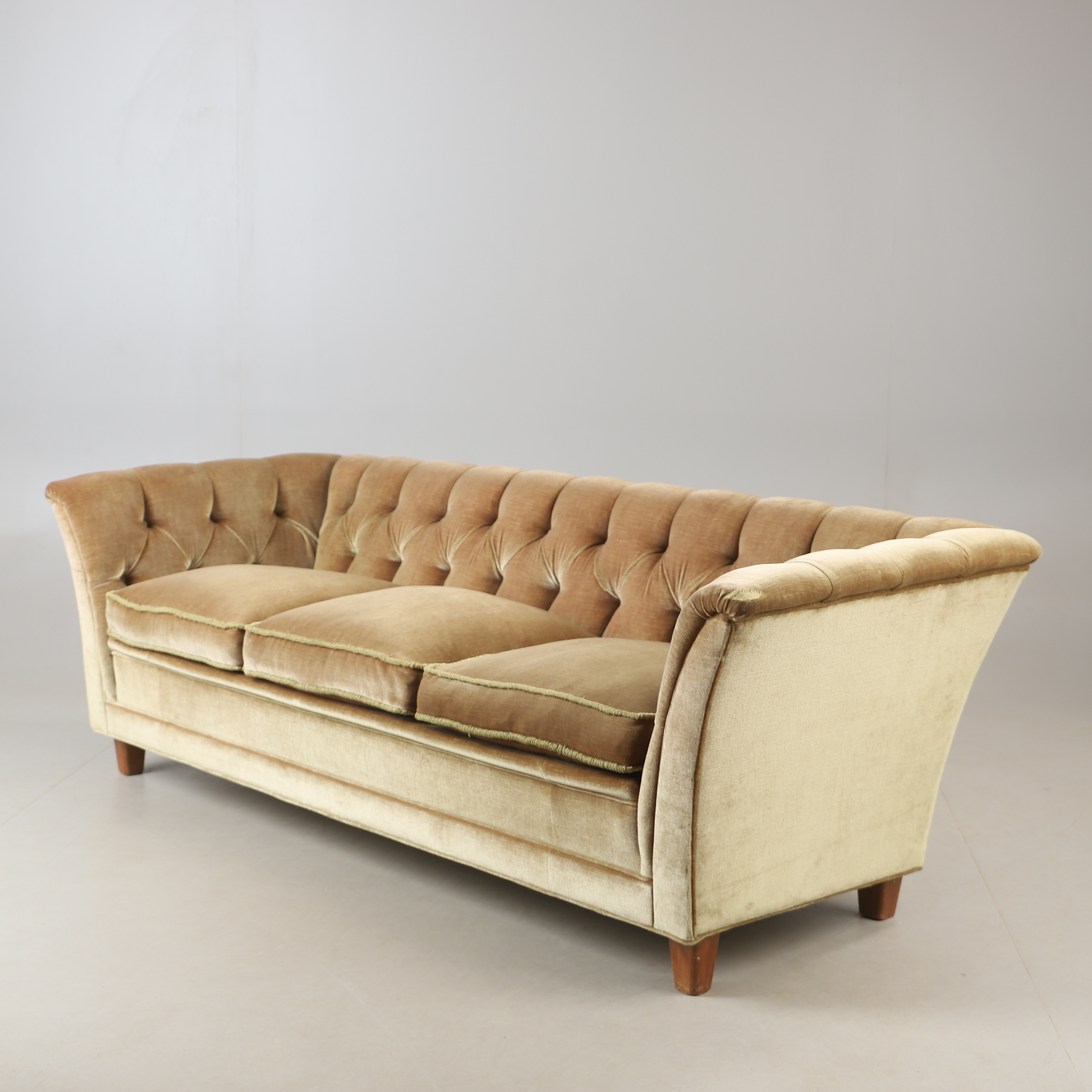 OTTO SCHULZ. Möjligen. Soffa, plyschklädsel, 1900-talets andra hälft.