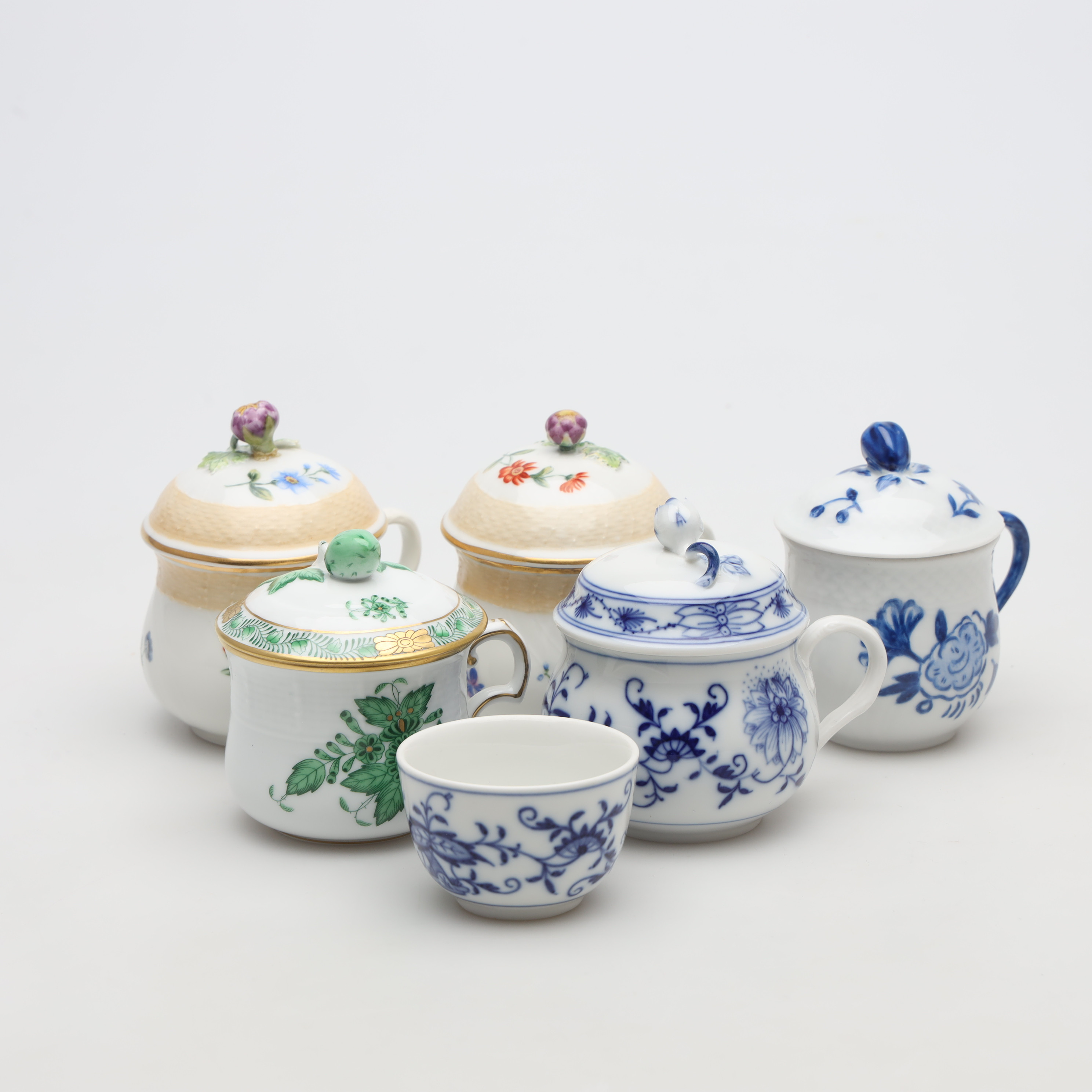 CRÉMEKOPPAR samt SKÅL, 6 delar, bland annat Meissen.