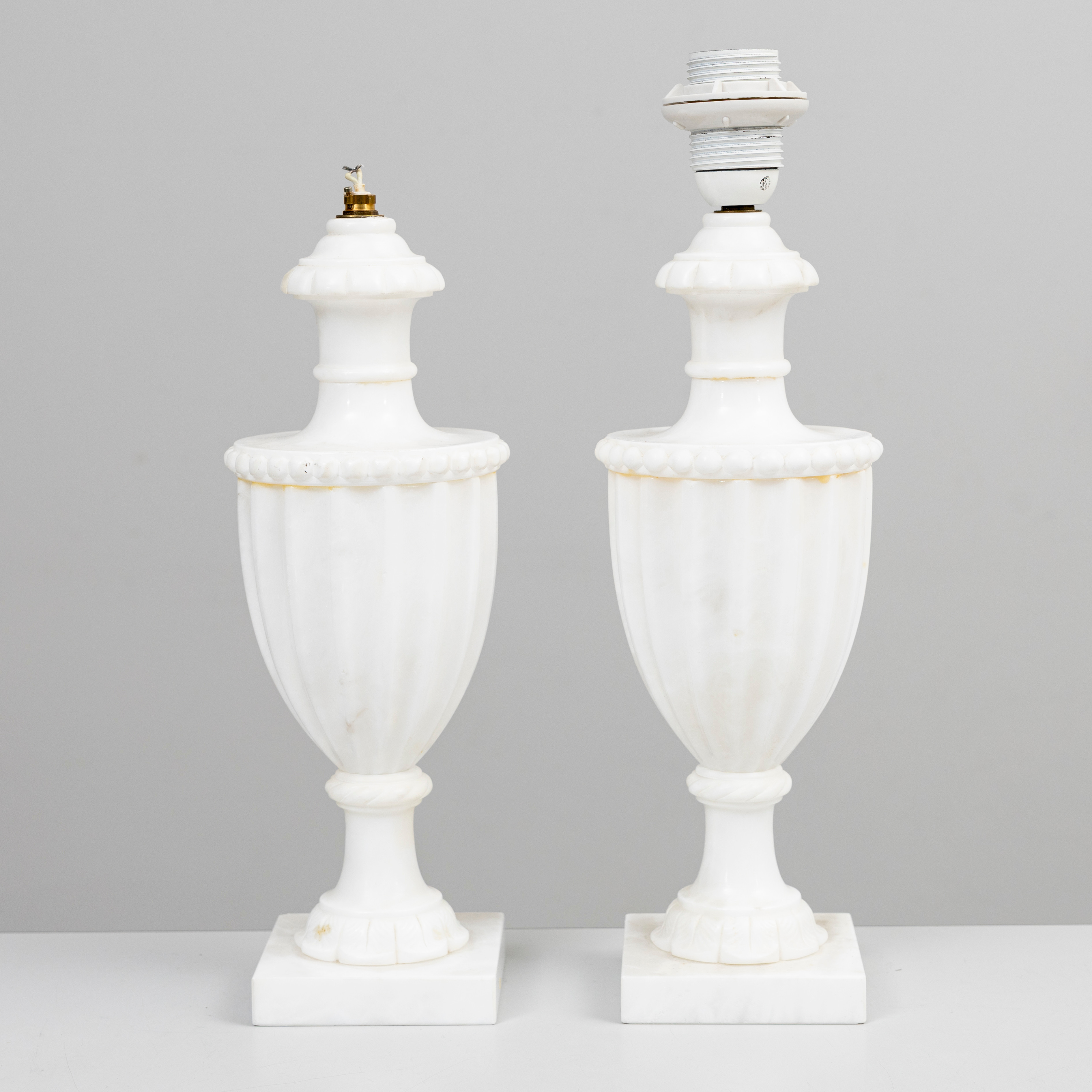 BORDSLAMPOR, ett par, marmor, troligen Italien, 1900-tal.