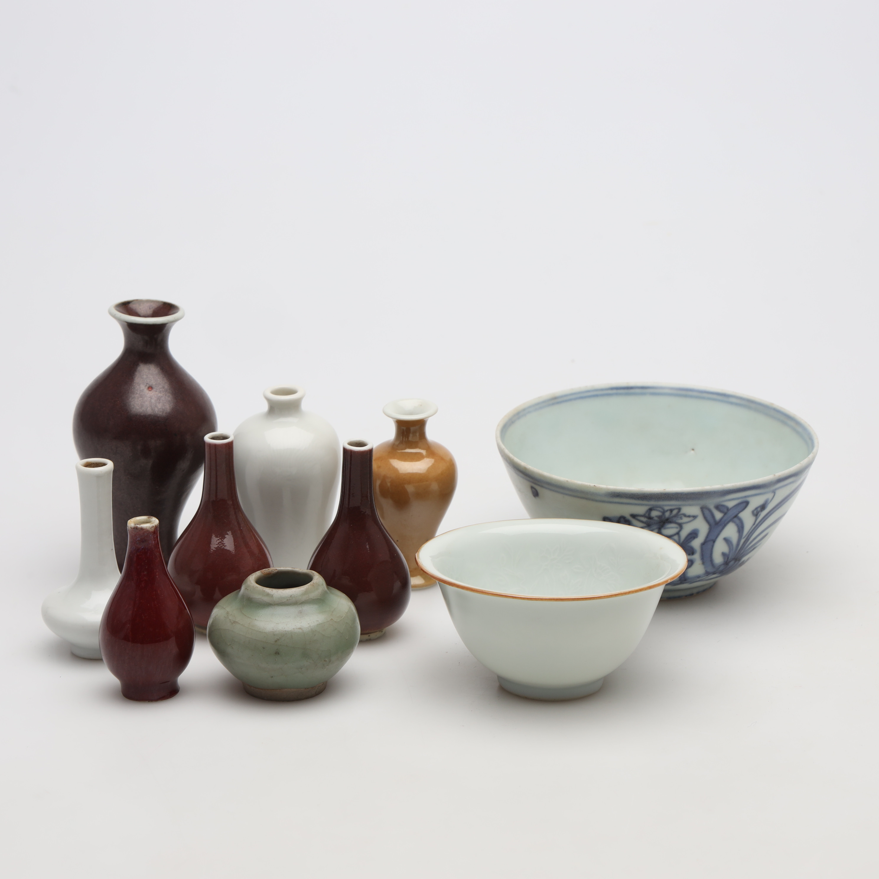 SKÅLAR samt VASER, 10 delar, keramik, Kina.