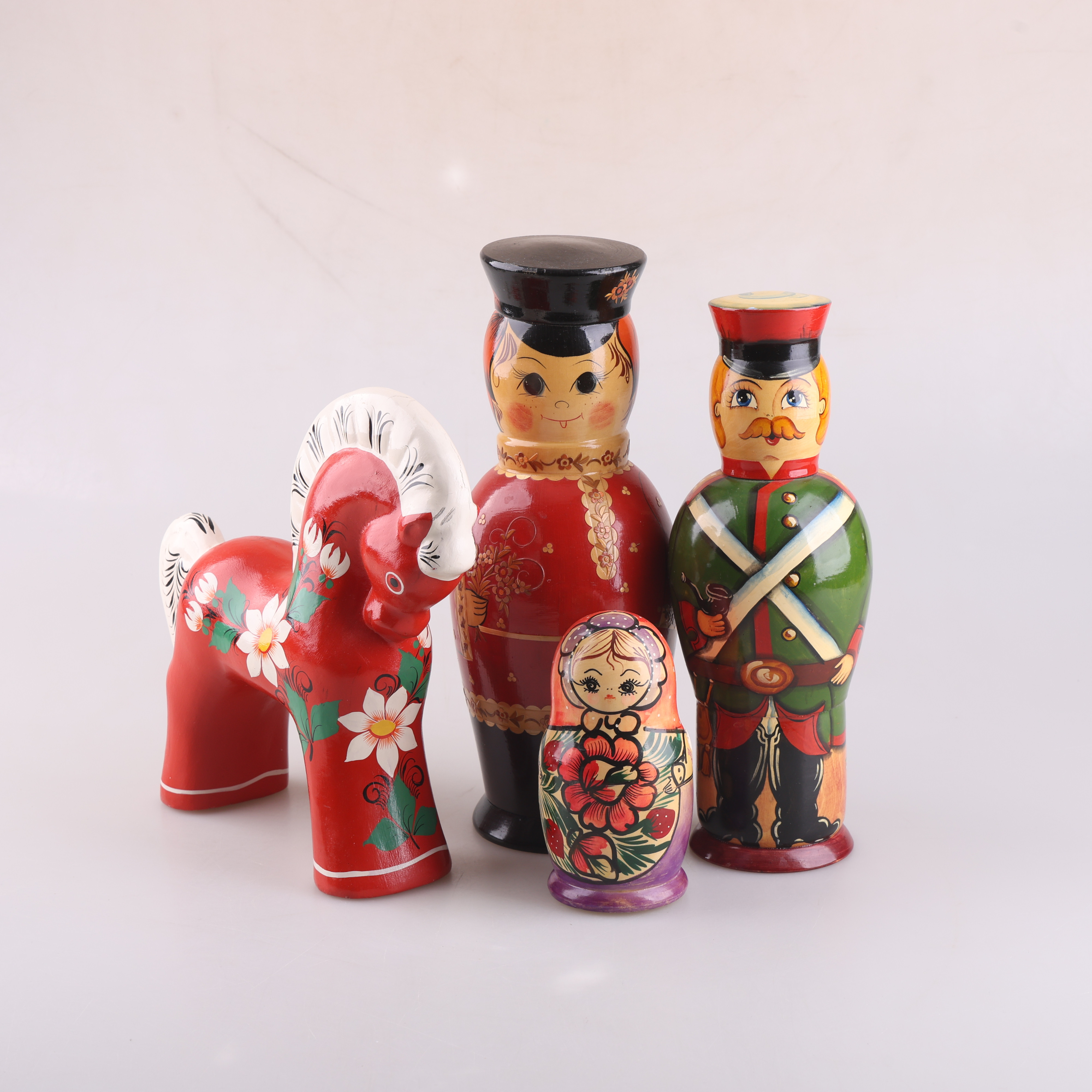 FIGURER/DOCKOR, 4 delar, babushka, matrjosjka, m.m.