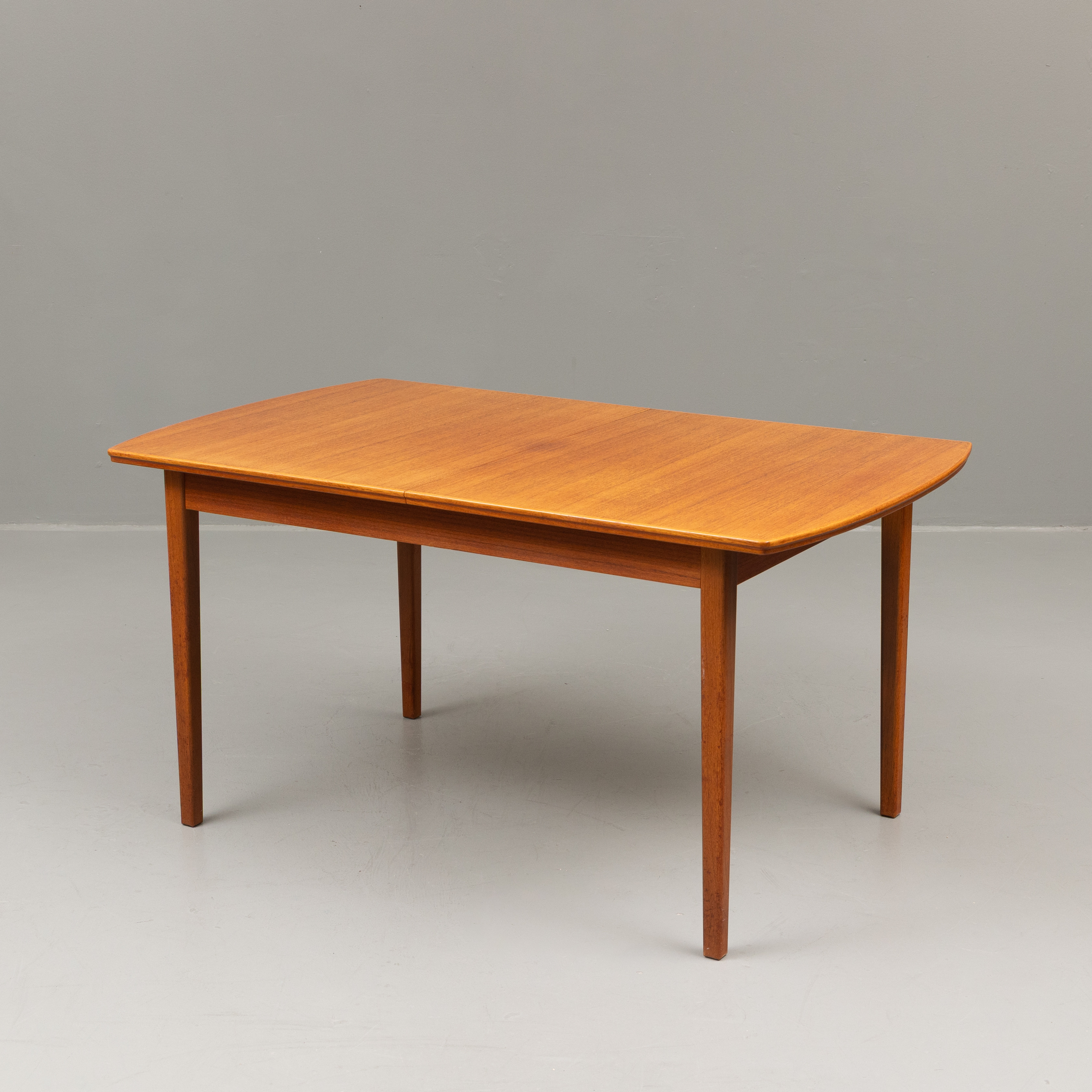 BORD, teak, 2 iläggsskivor, 1950/60-tal.