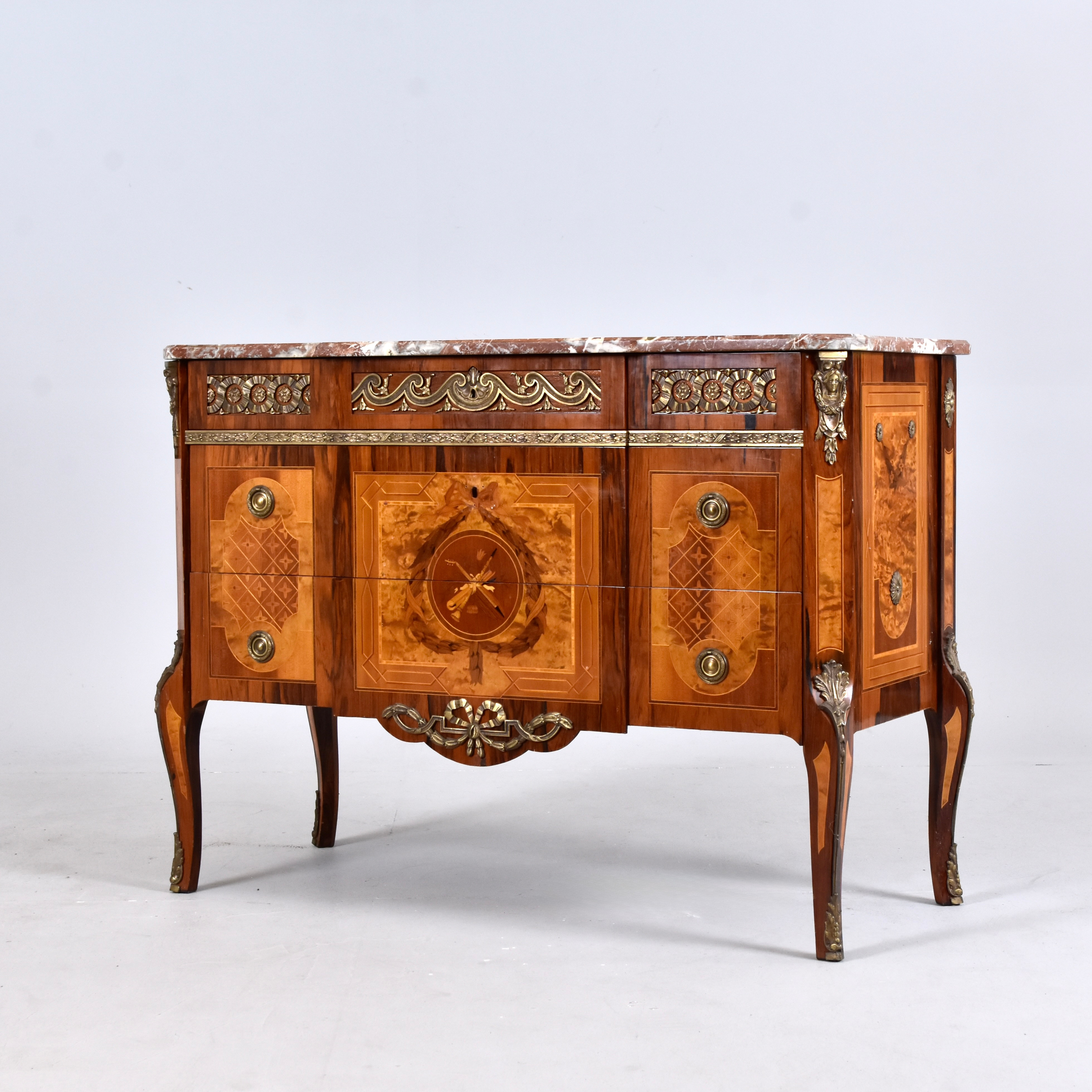 BYRÅ, 3-lådig, flammig björk med flera träslag och brokig marmorsskiva, gustaviansk stil, sk Haupt-kopia, 1900-talets mitt.