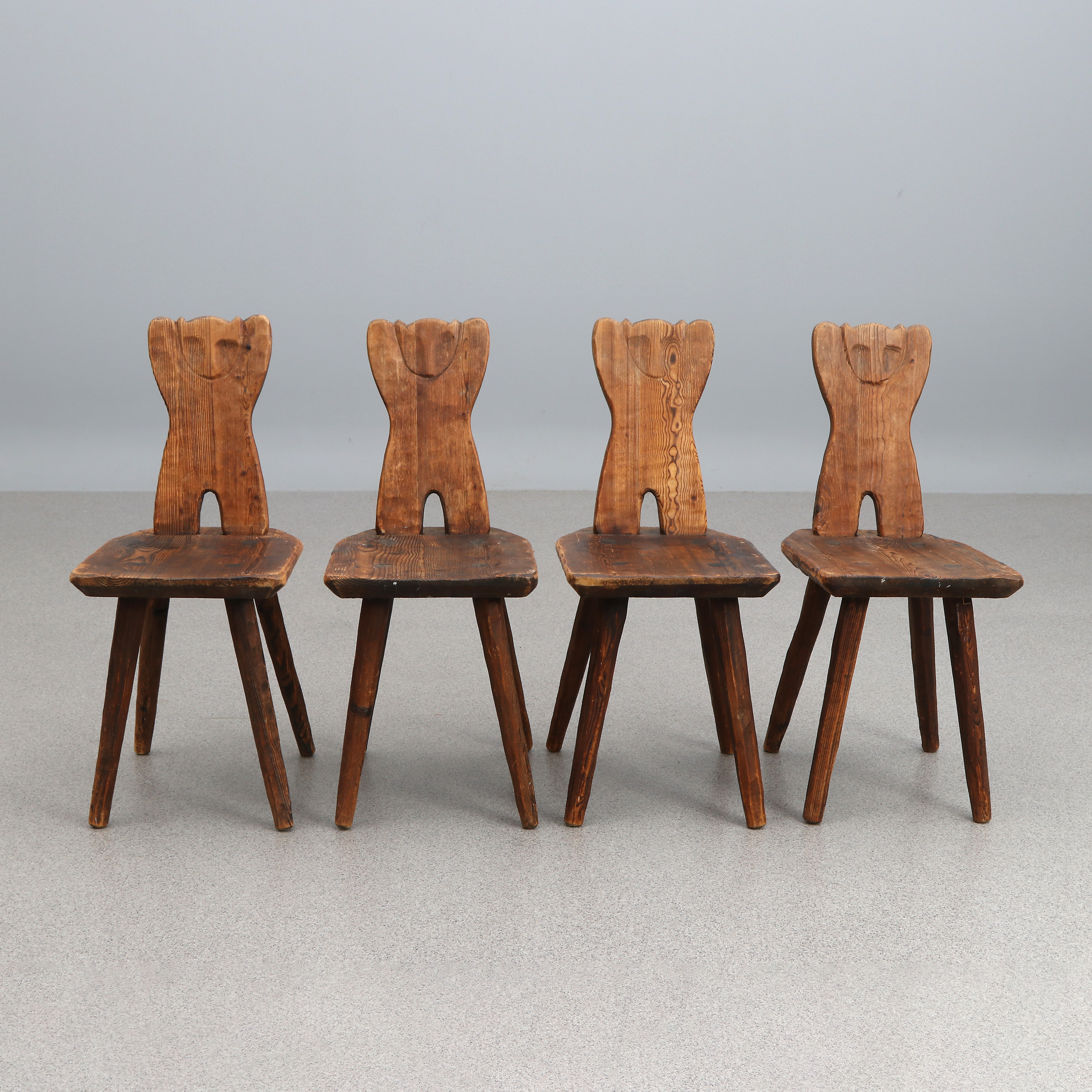 STOLAR, FYRA ST. Betsad furu. Sportstugemodell. 1900-tal.