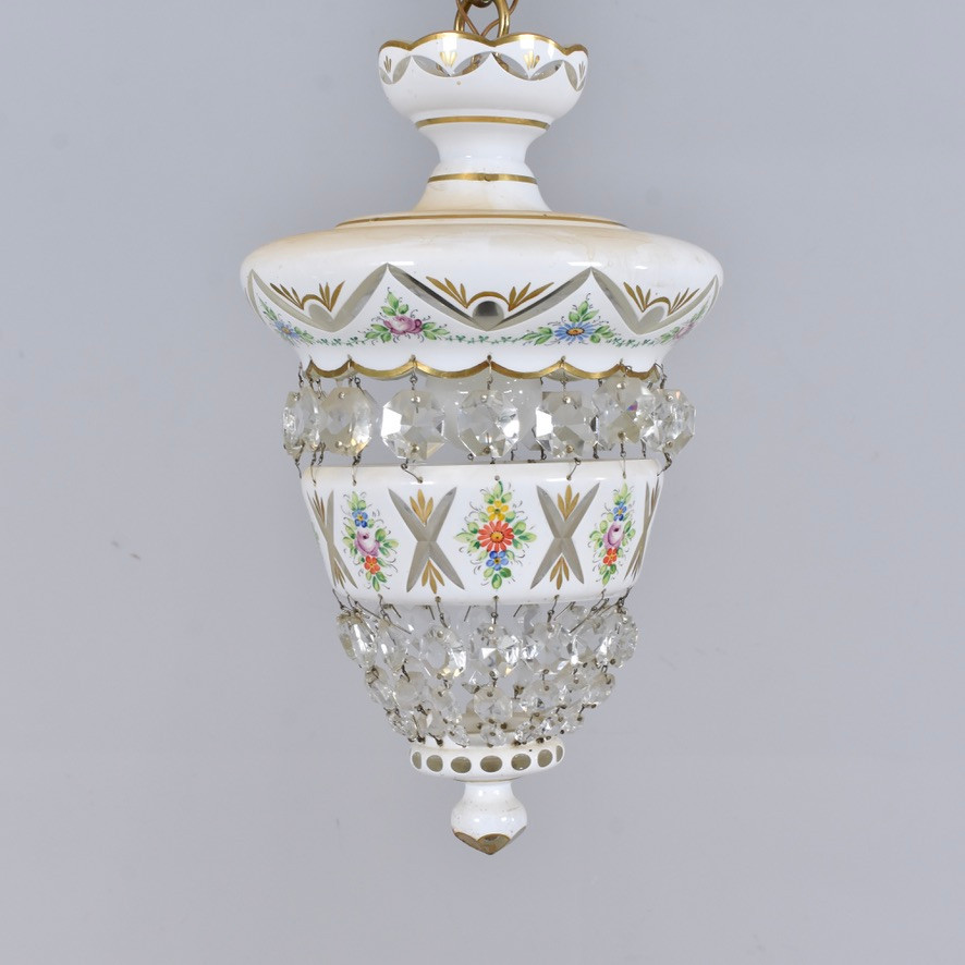 TAKAMPEL, delvis emaljerat samt slipat glas med prismor, 1900-talets första hälft.