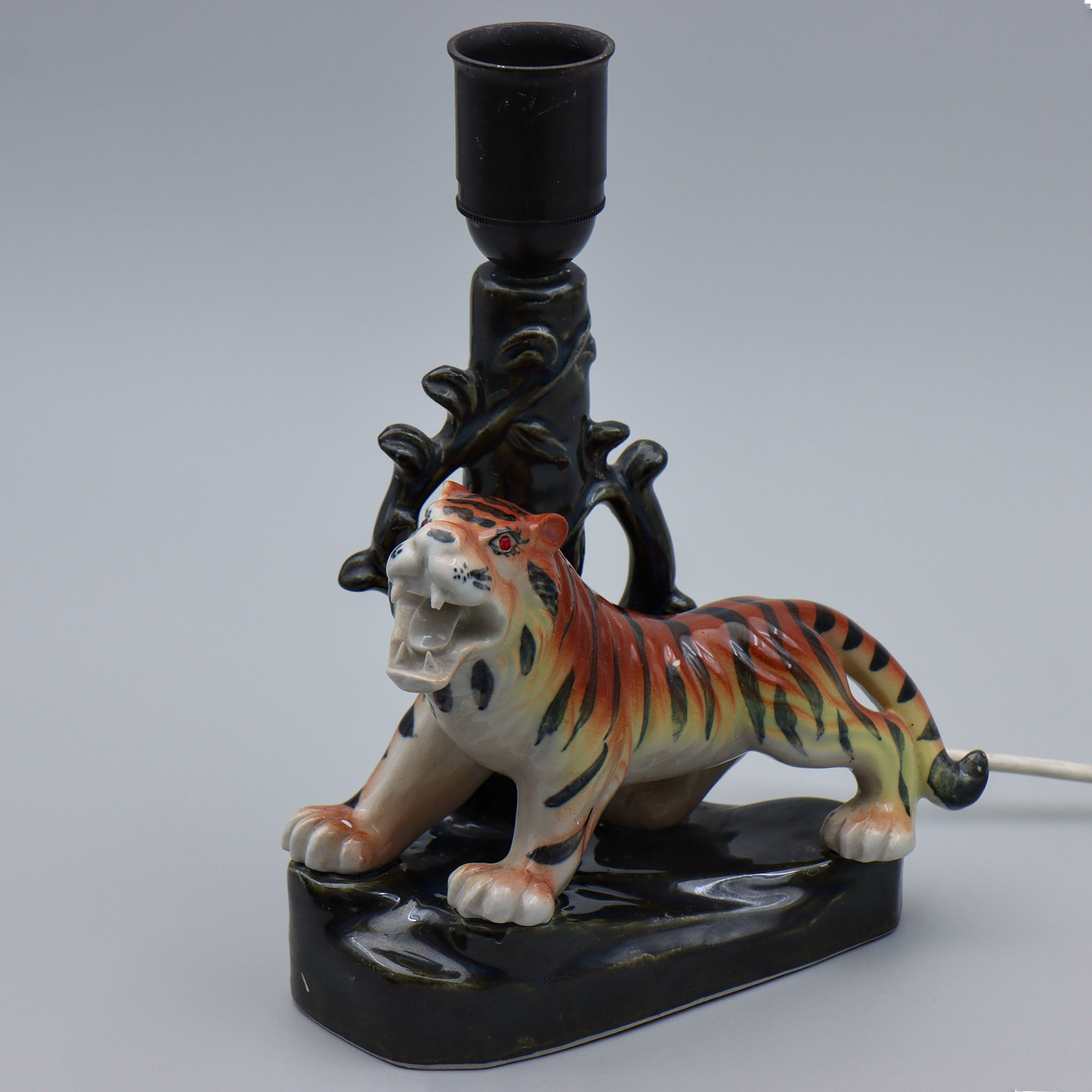 BORDSLAMPA "TIGER" PORSLIN, 1960/1970-TAL, TAIWAN WHOLESALE COMPANY.