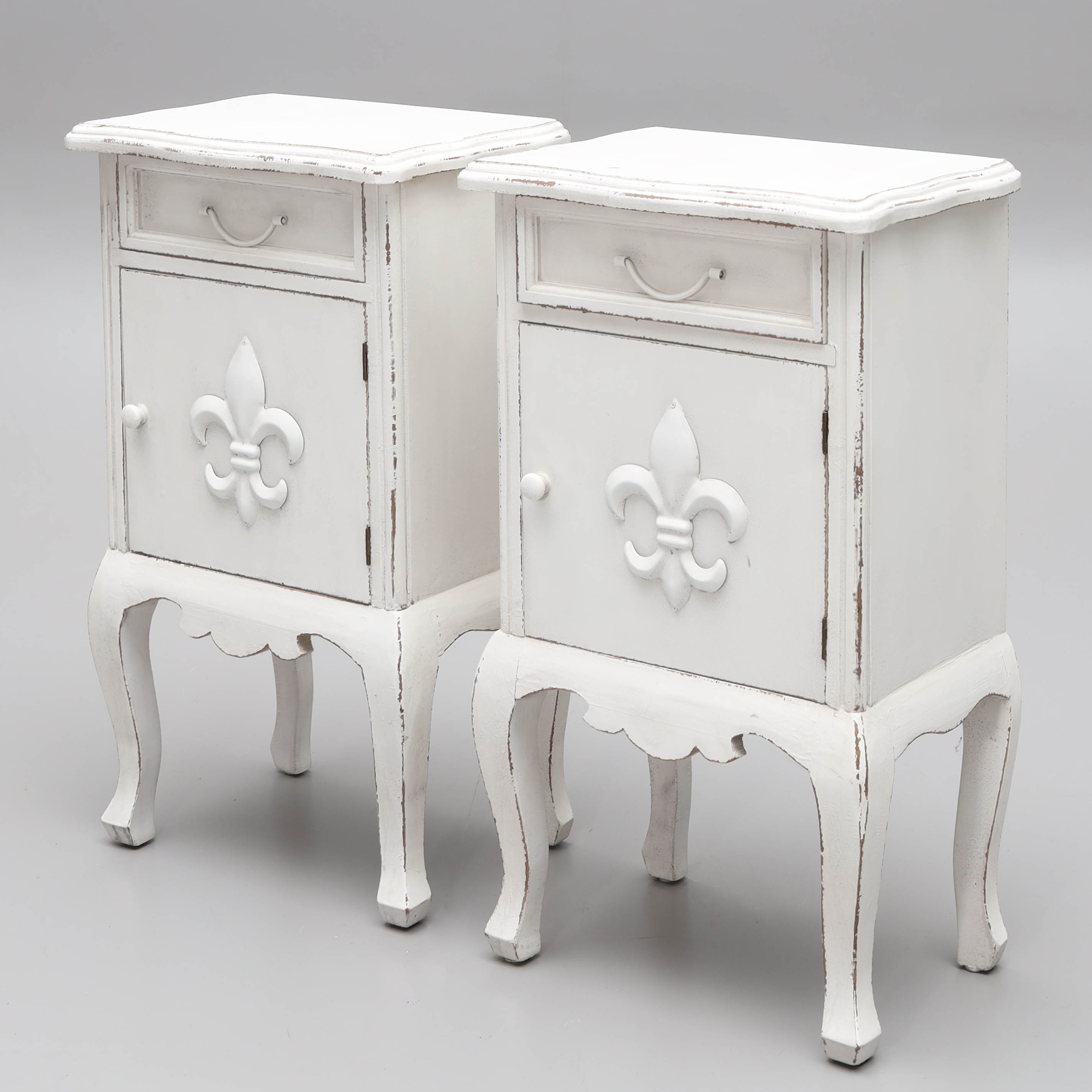 SÄNGBORD, ett par, lantlig stil, 1900-tal.