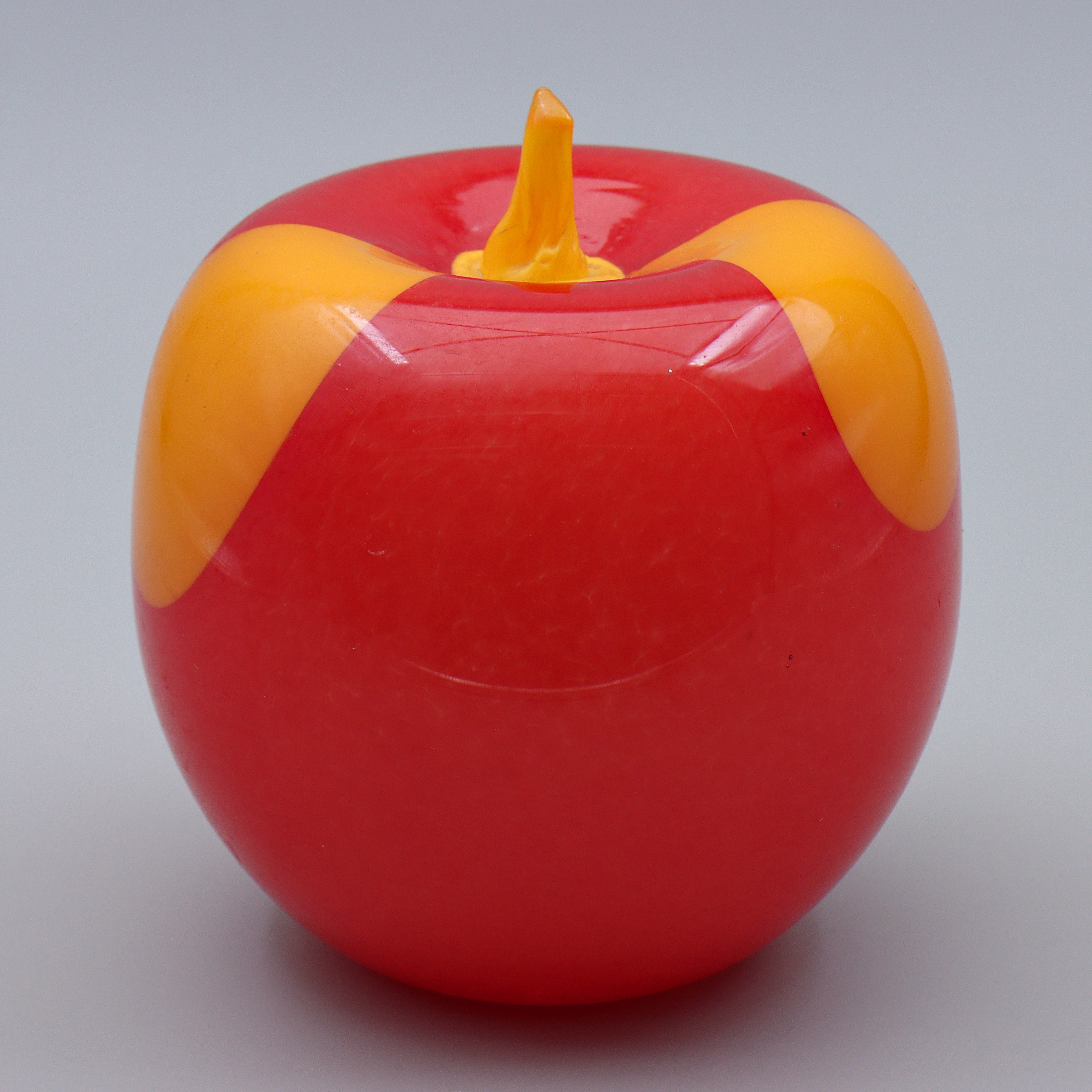 GUNNE BRANDSTEDT, STORT GLASÄPPLE, PUKEBERG, SIGNERAD.