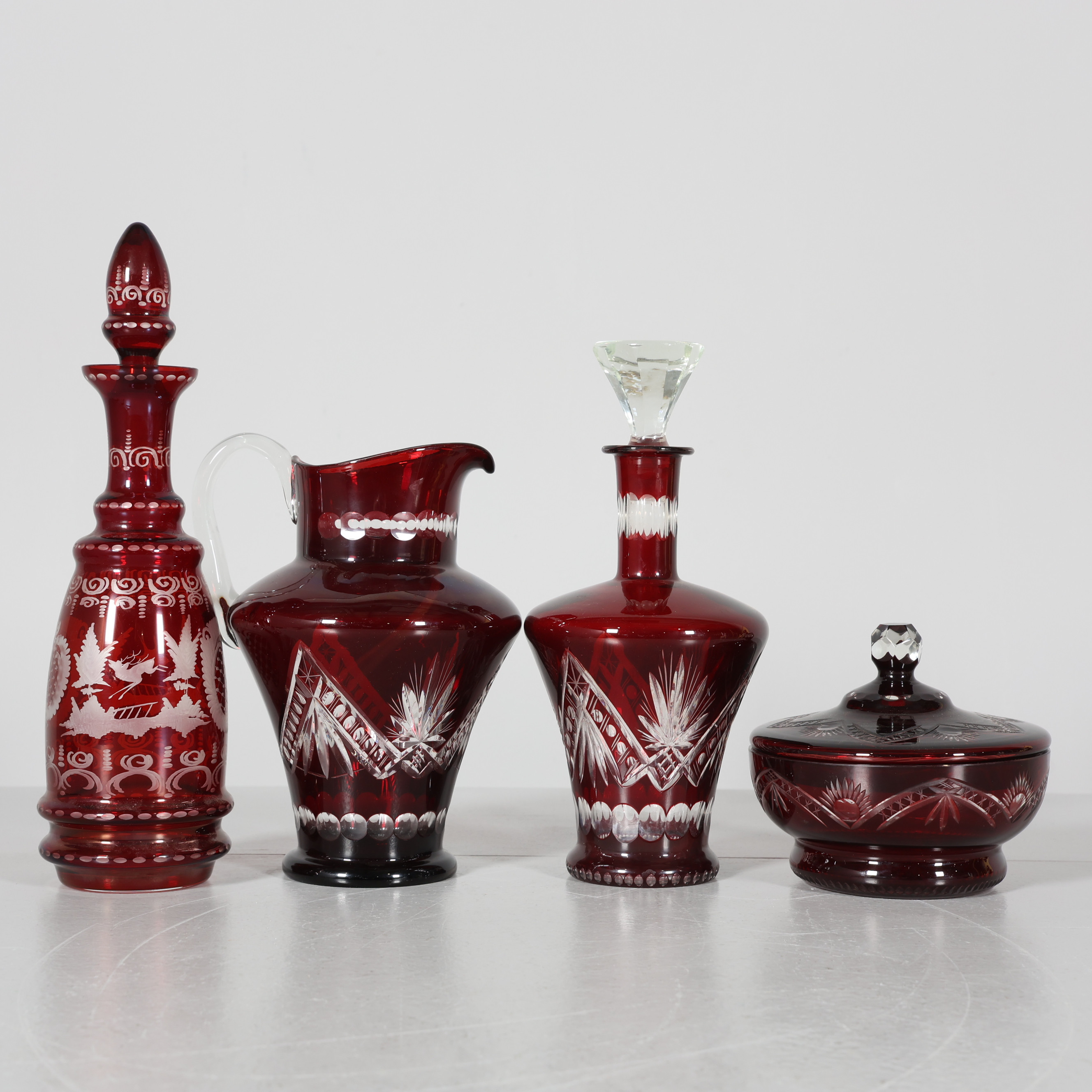 SERVISDELAR, 4 stycken, glas, slipad dekor, 1900-tal.