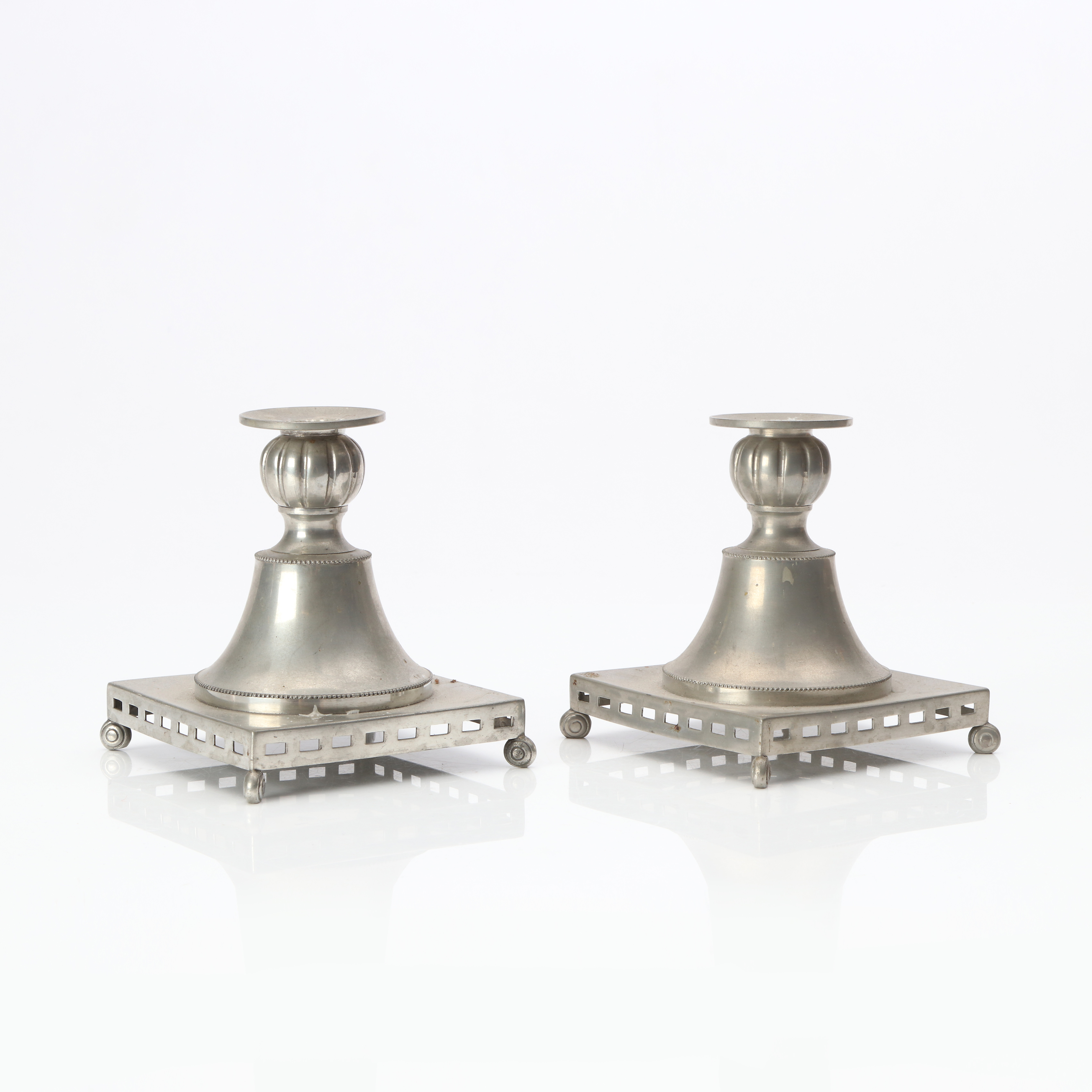 ARTIUM, LJUSSTAKAR, ETT PAR. Tenn. Sverige, 1932.