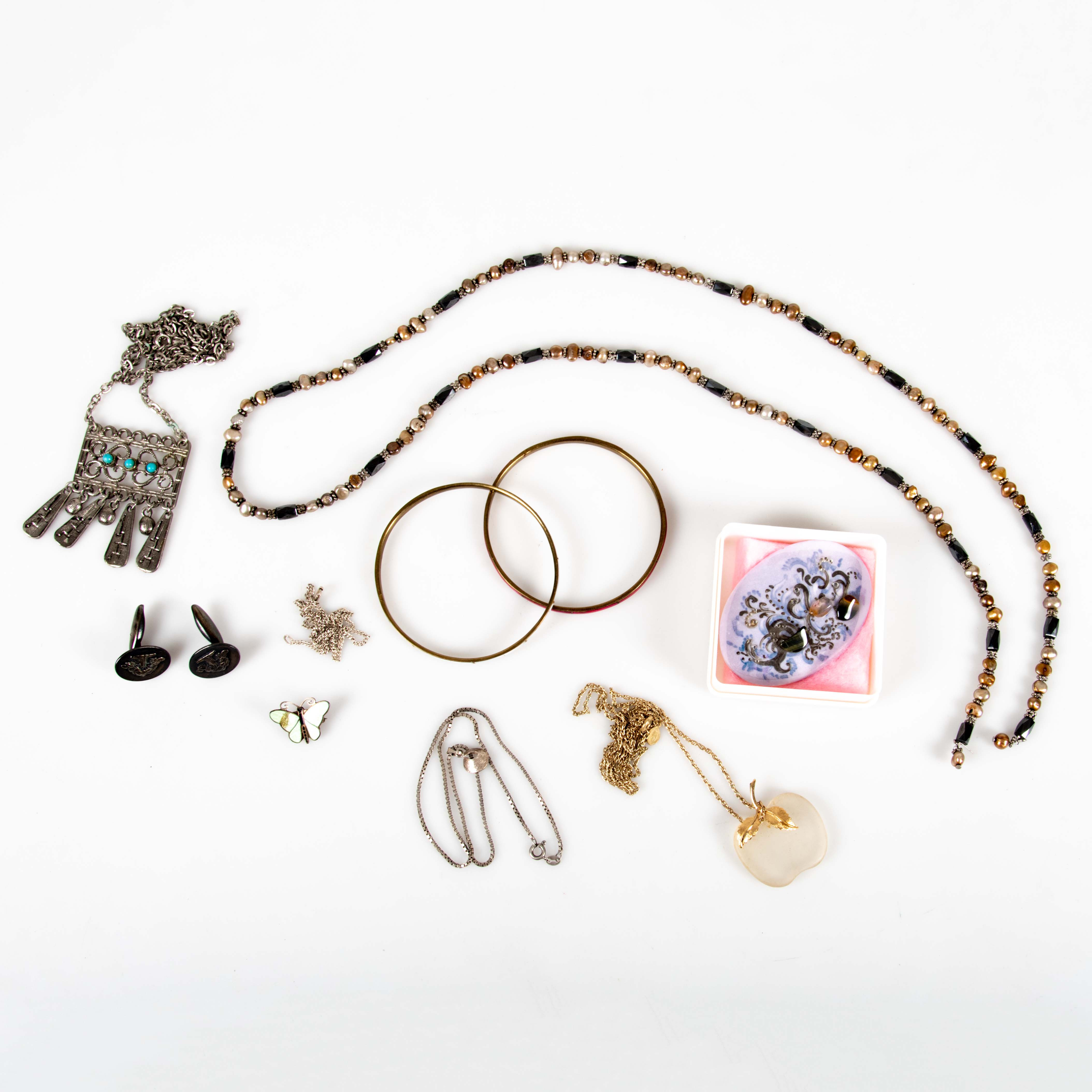 SMYCKEN. Collier, armband, hängen mm. Delvis silver. 10 delar.