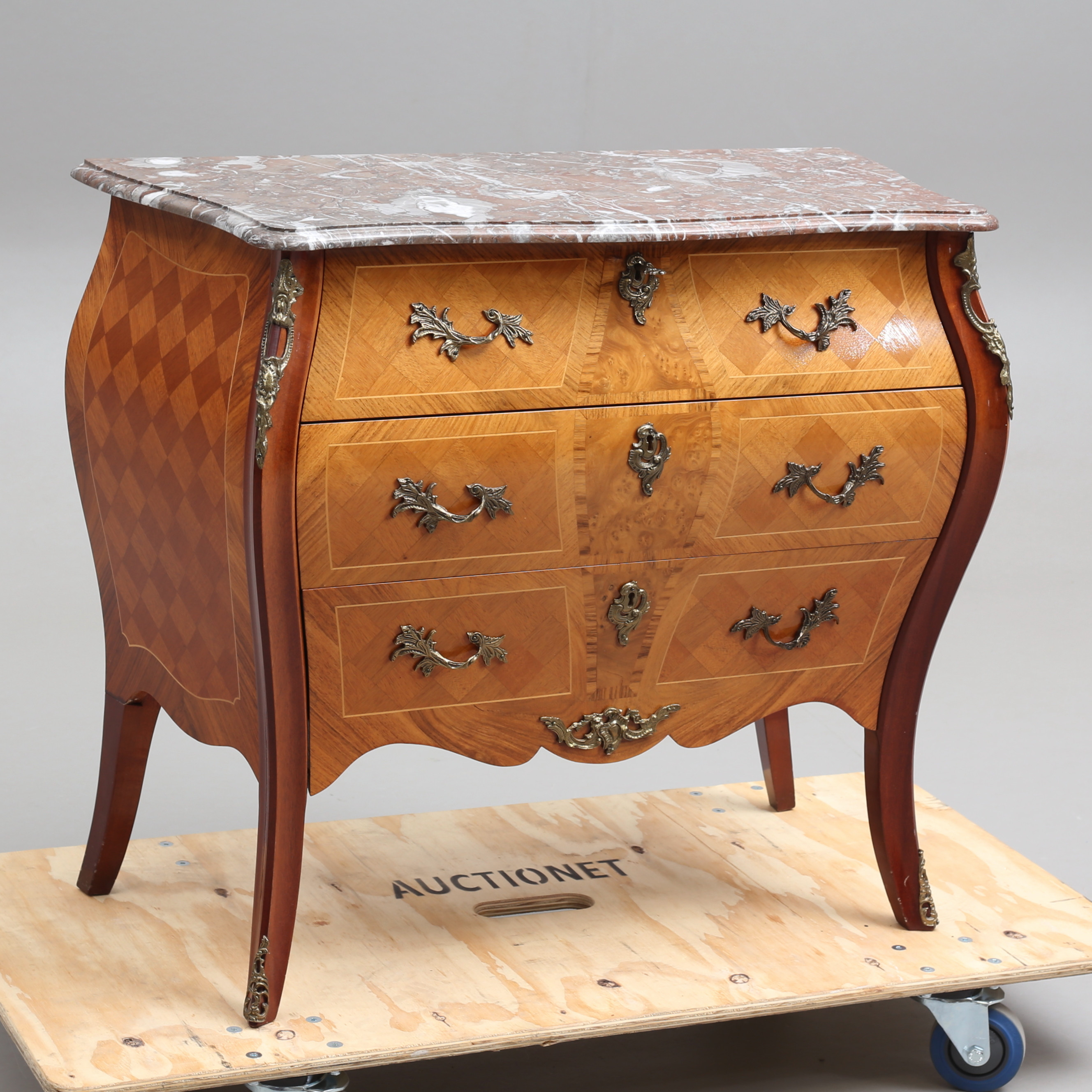 BYRÅ, rokokostil med stenskiva, Rydéns Möbler AB, Nybro.