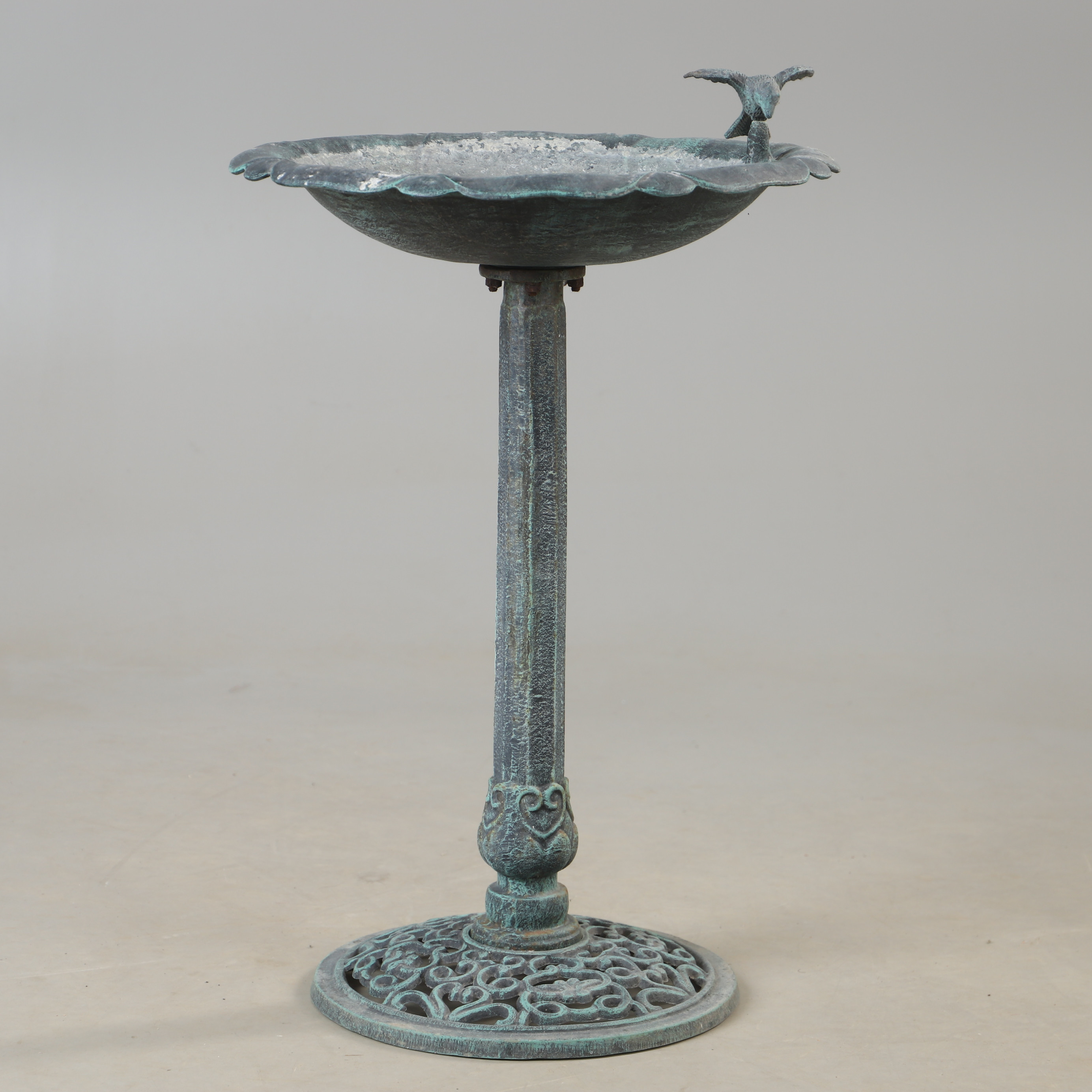 FÅGELBAD, patinerad metall, 2000-tal.