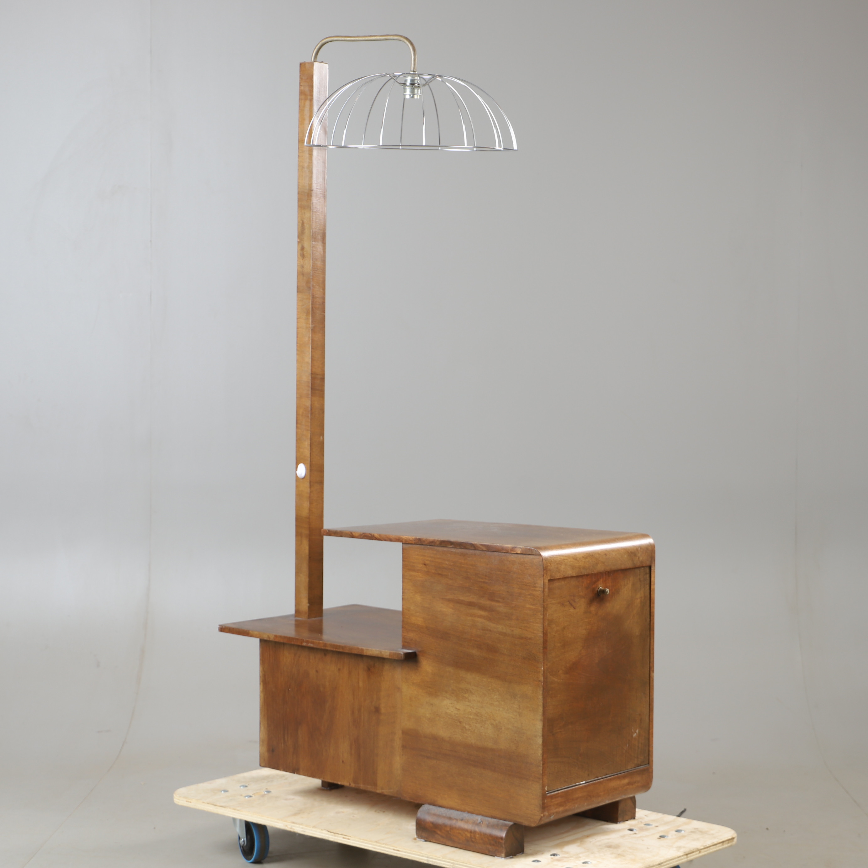 GOLVLAMPA MED BARSKÅP, björk, funkis, 1930-tal.