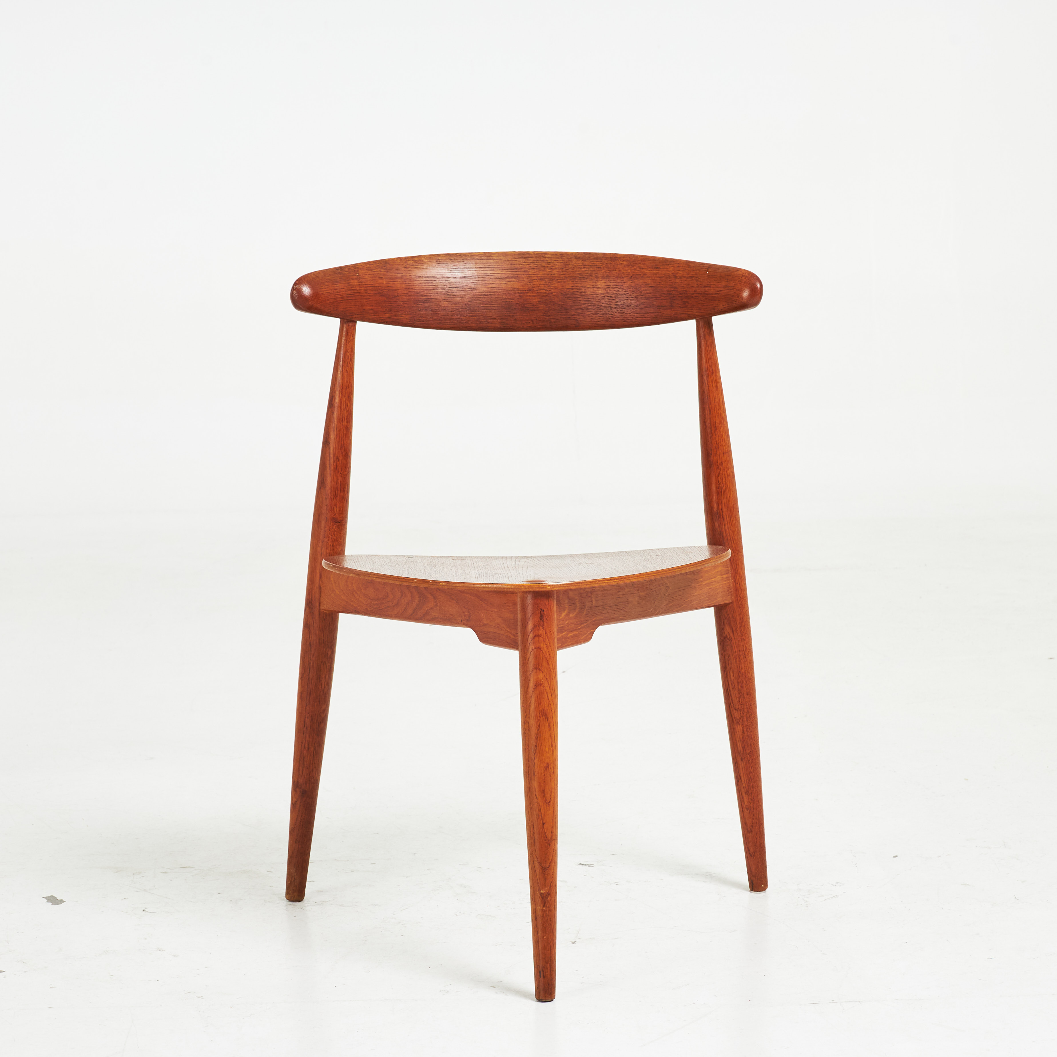 HANS J WEGNER. Stol, "Hjertestolen", 1950-tal, Danmark, teak samt ek, formgiven 1952, omärkt.