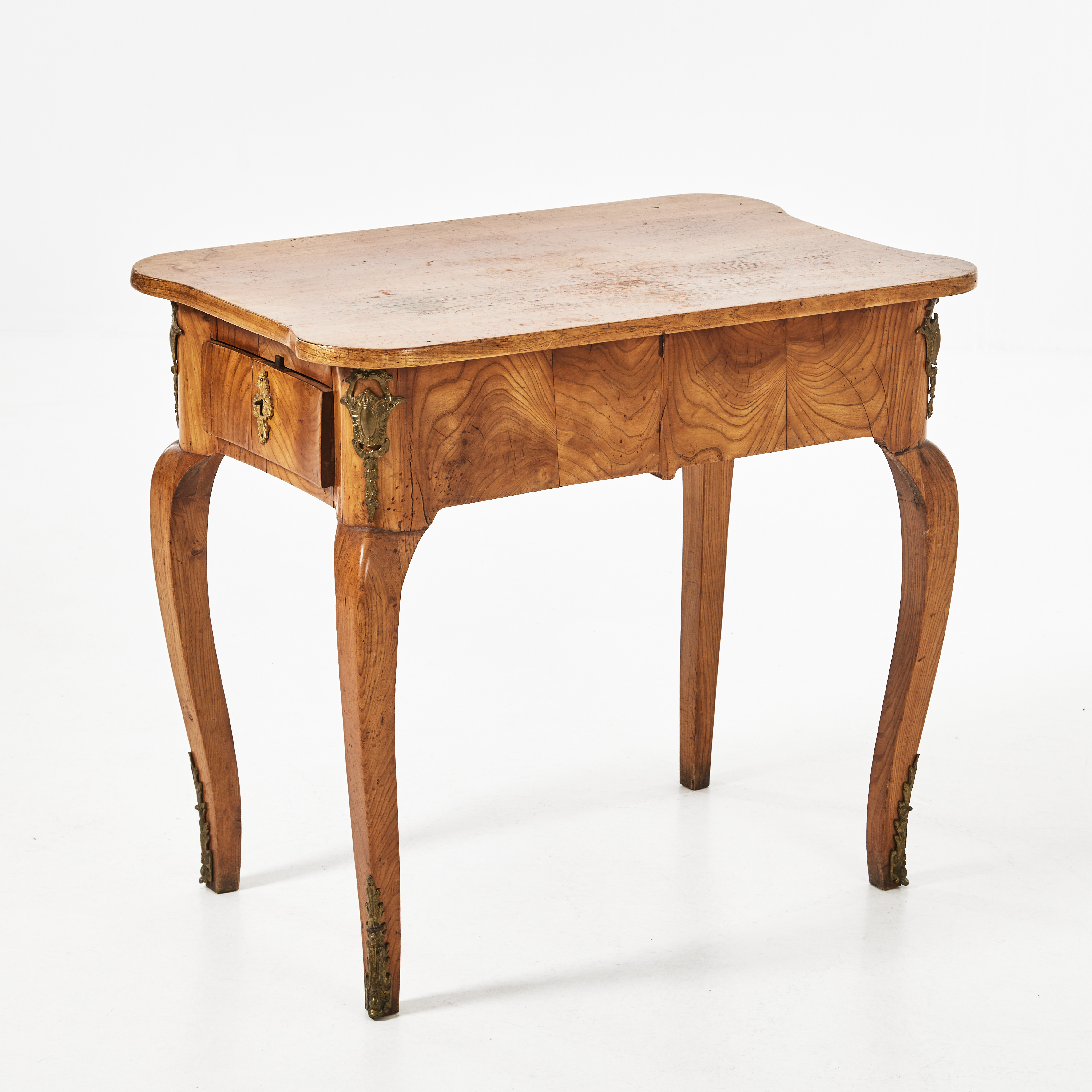 BORD/SPELBORD, 1700-tal, rokoko, fanerad i alm, beslag i mässing, två lådor.