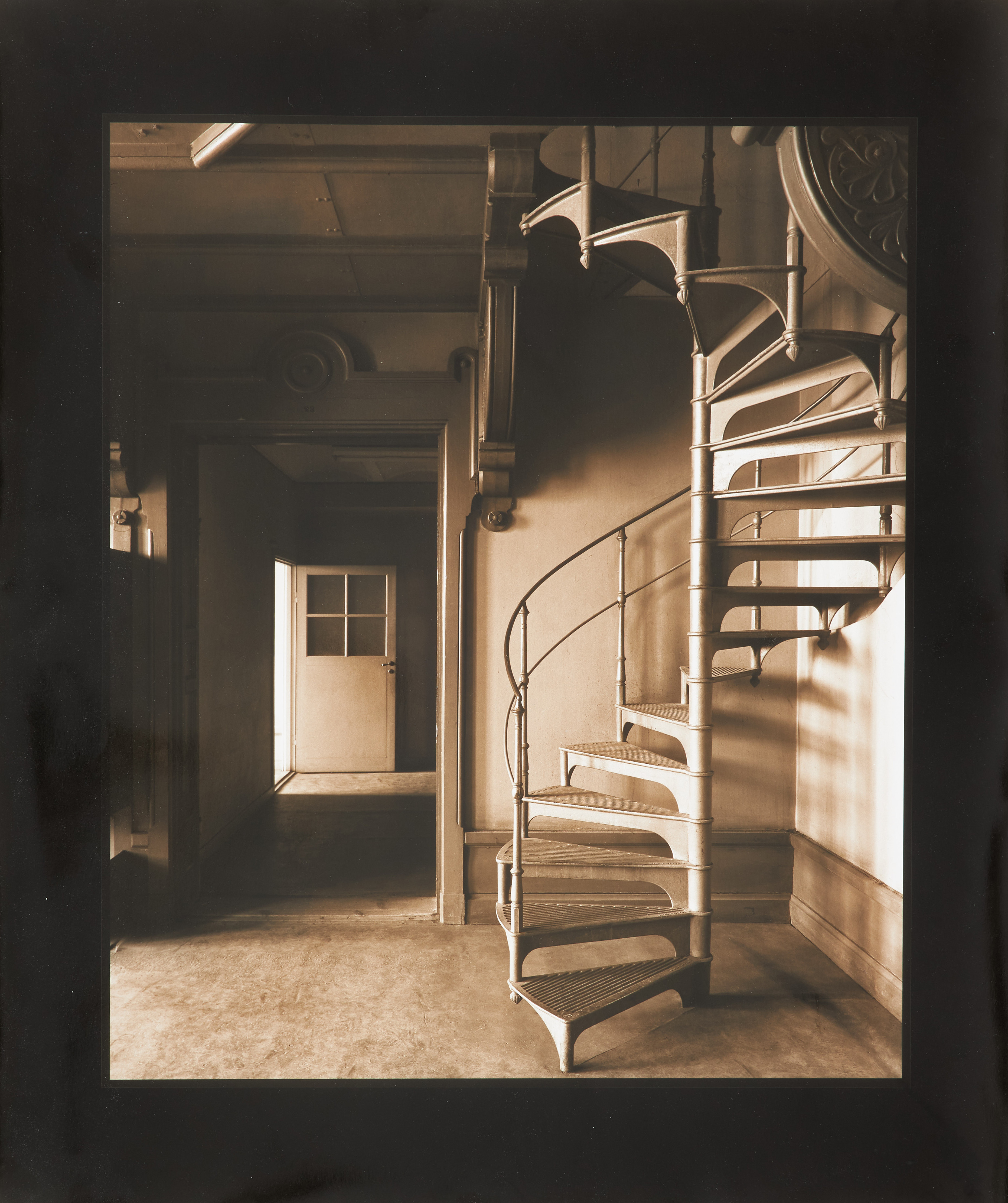 ÅKE E:SON LINDMAN (FÖDD 1953). Gamla Riksarkivet, fotografi, silvergelatin print, signerad samt daterad 2017 a tergo.