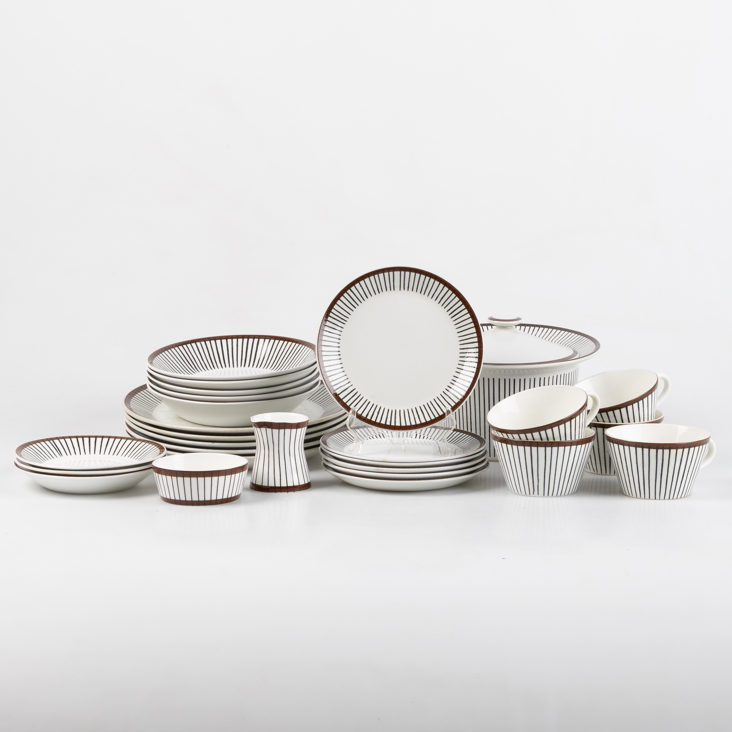 STIG LINDBERG. Servis "Spisa Ribb", 28 delar, benporslin, Gustavsberg.