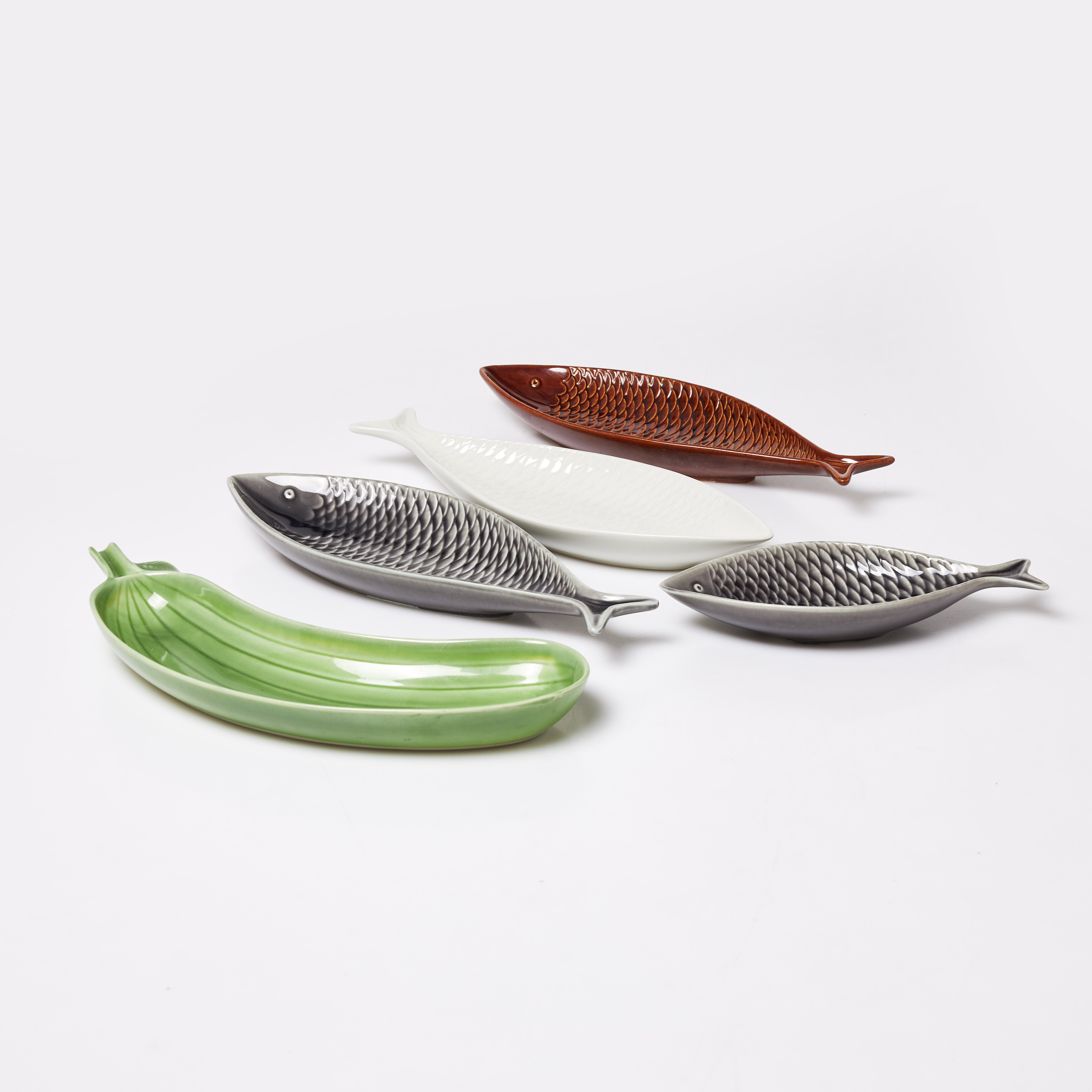 STIG LINDBERG. FAT, 5 st, fiskar, "Gurkan", Gustavsberg, märkta.