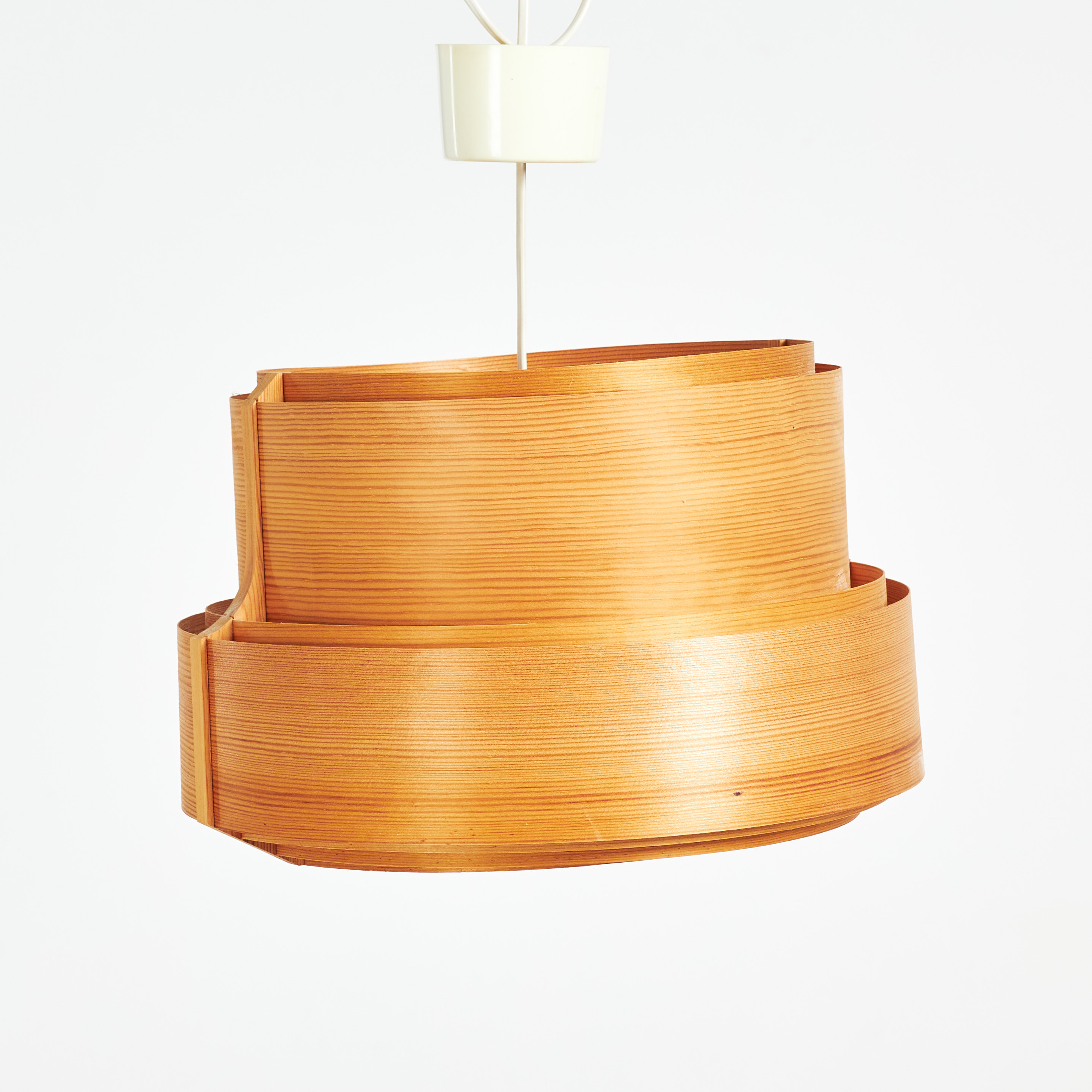 HANS-AGNE JAKOBSSON. Taklampa, 1960/70-tal, furuspån, Markaryd.