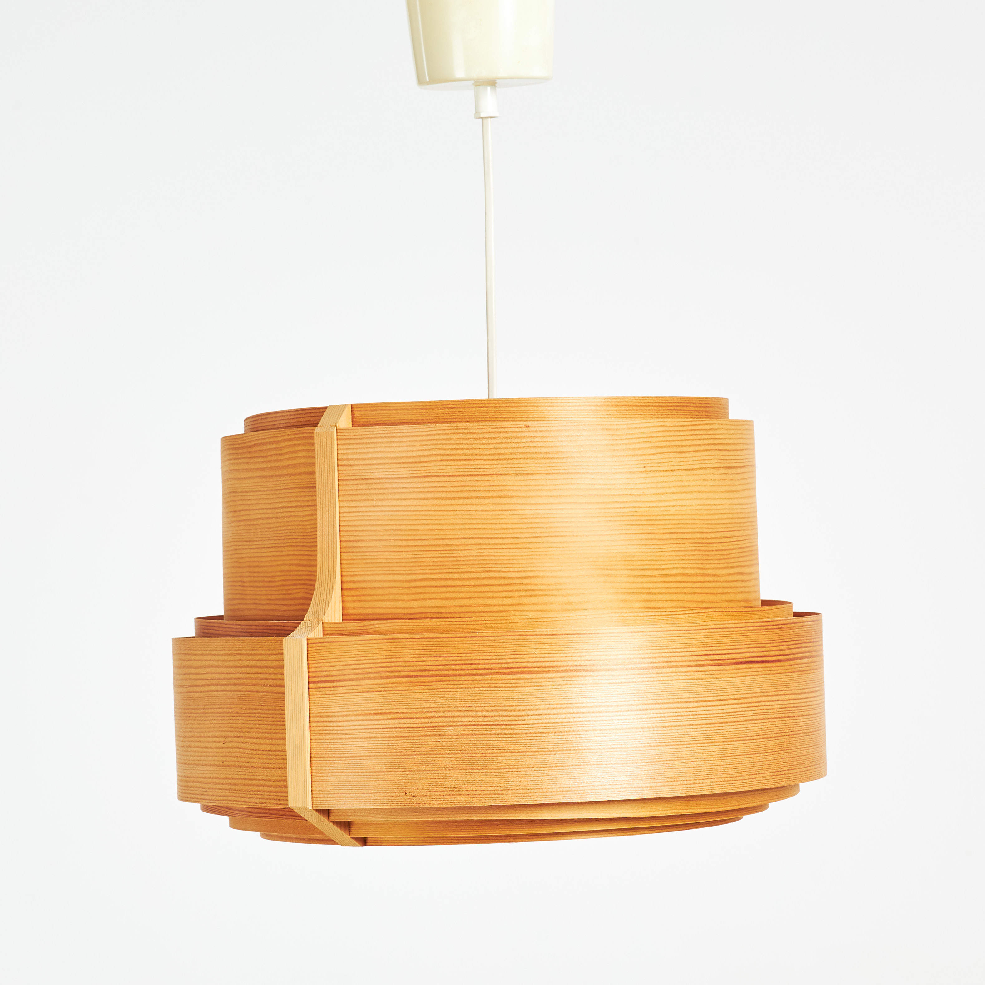 HANS-AGNE JAKOBSSON. Taklampa, 1960/70-tal, furuspån, Markaryd.