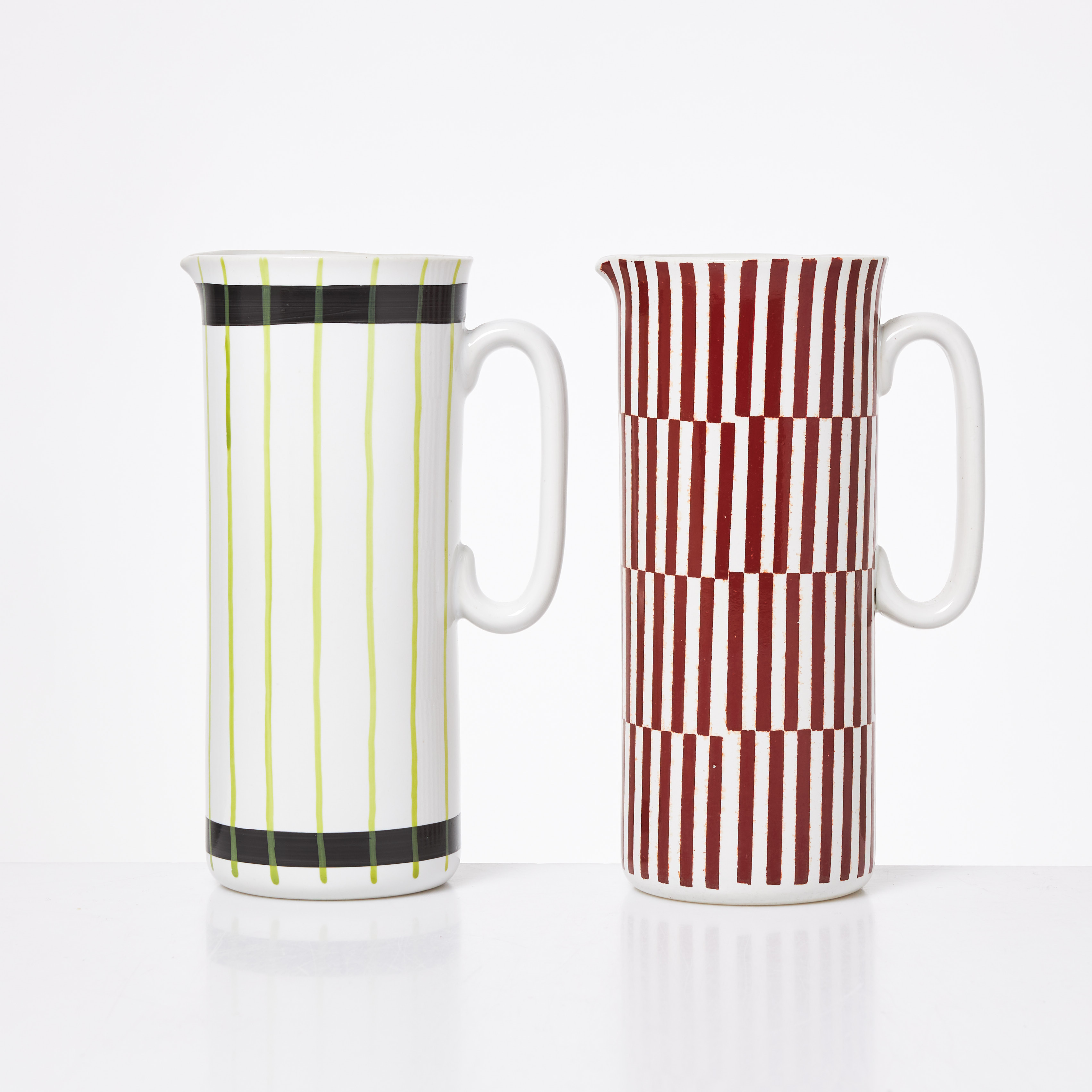 STIG LINDBERG. Kannor, 2 st, "Aveny" samt "Tangent Röd", Gourmet, Gustavsberg, stämpelmärkta.