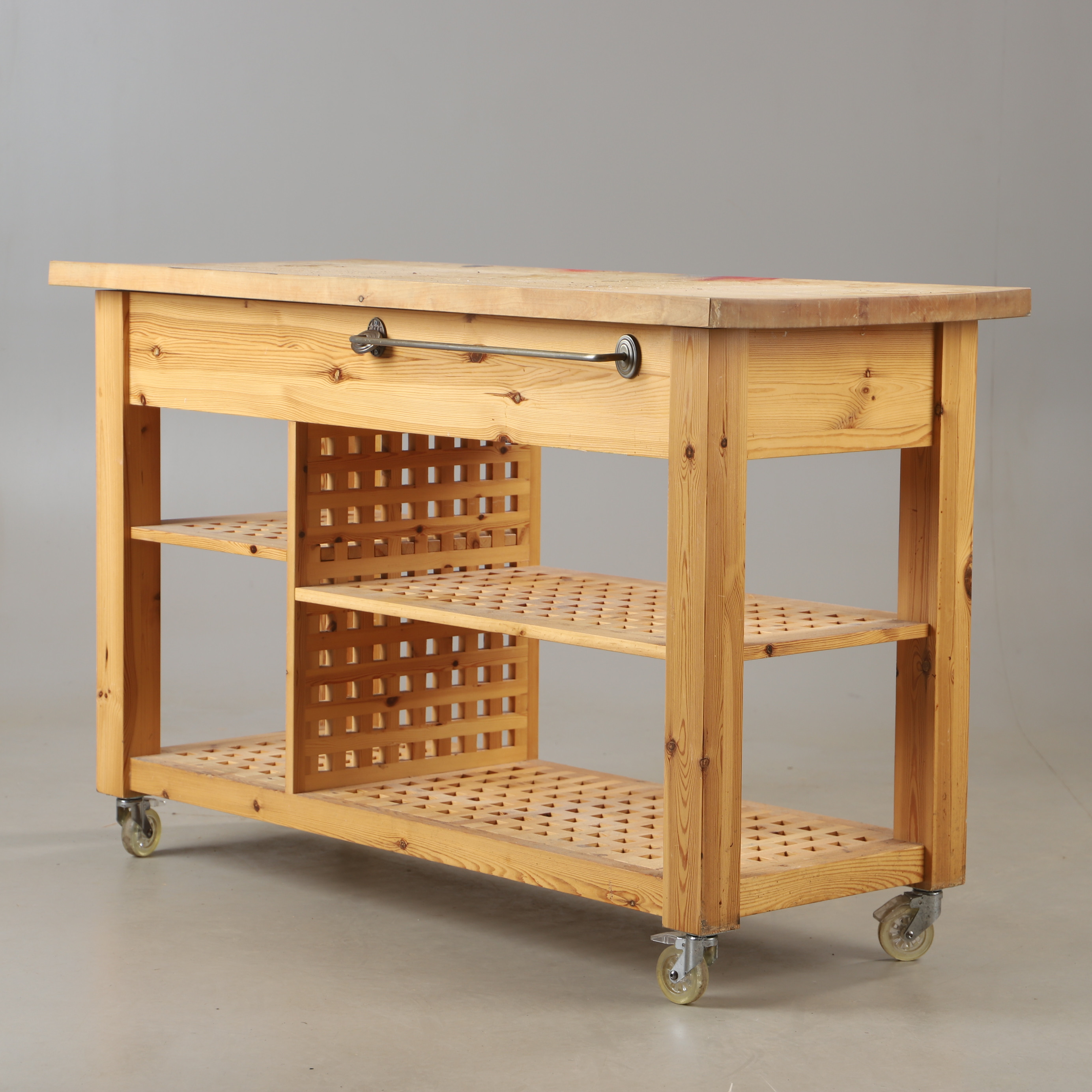 KÖKSBÄNK, furu, 1900-talets andra hälft.