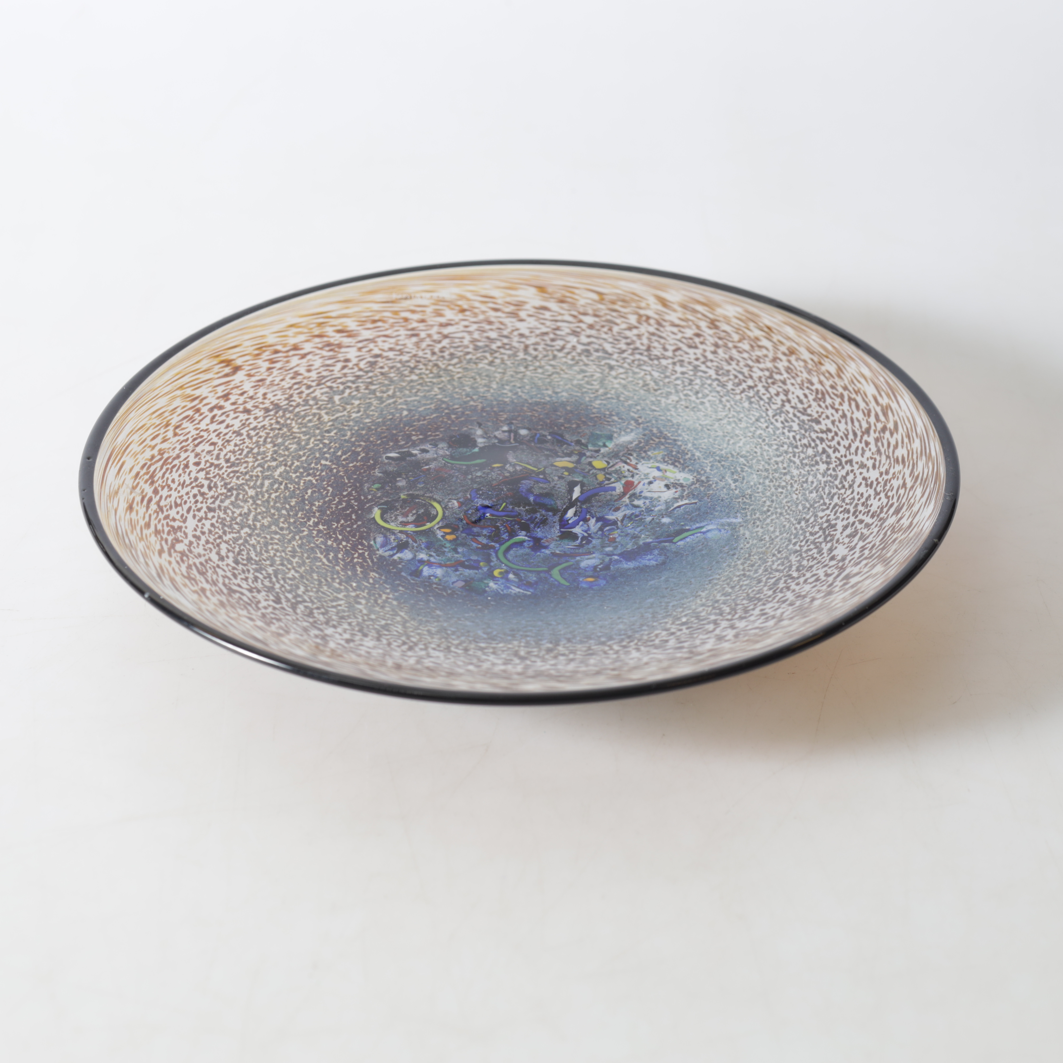 BERTIL VALLIEN. Fat, glas, ''Meteor'', Kosta Boda, signerad.