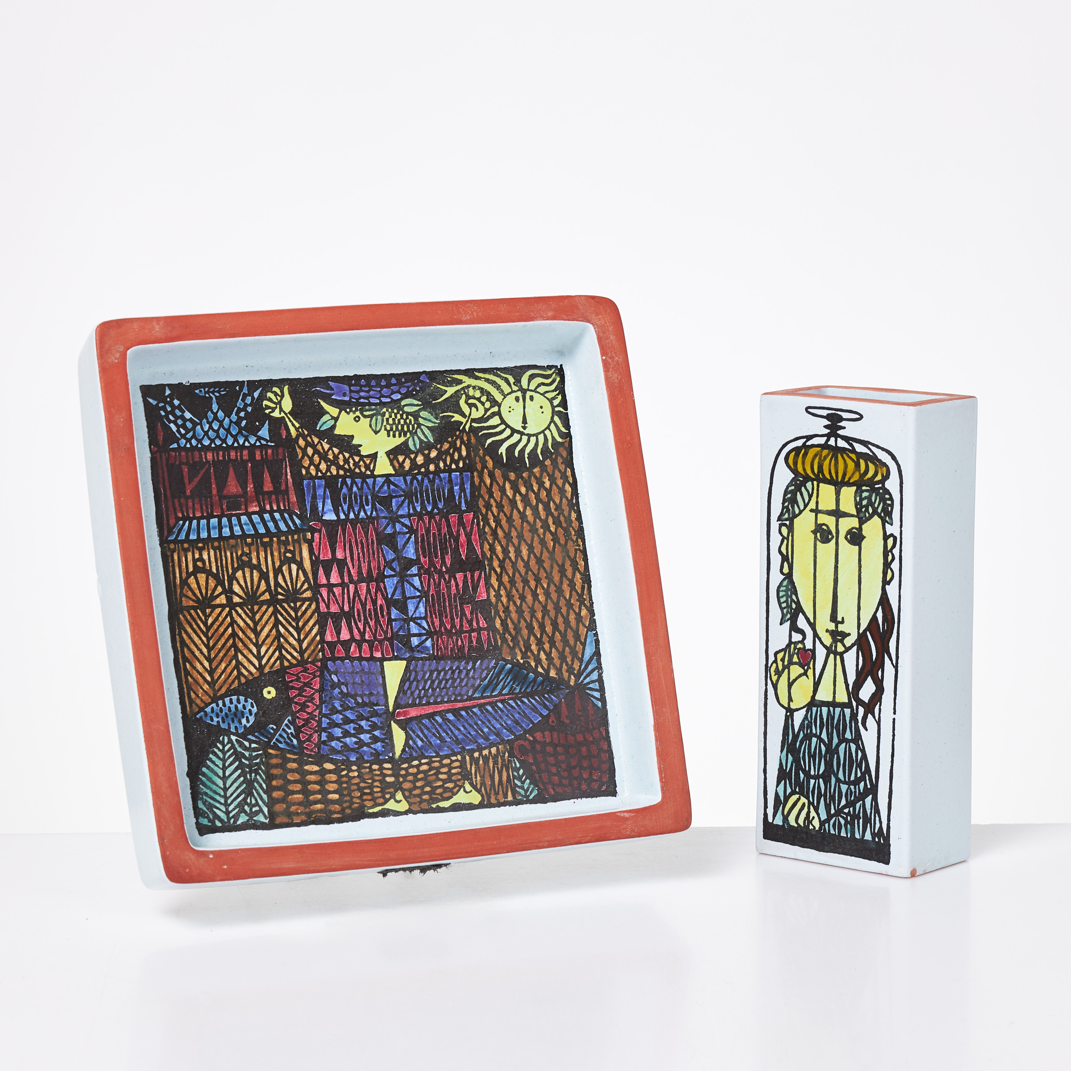 STIG LINDBERG. VAS, FAT, 2 st, "Karneval", fajans, målad signatur, varierande dekor.