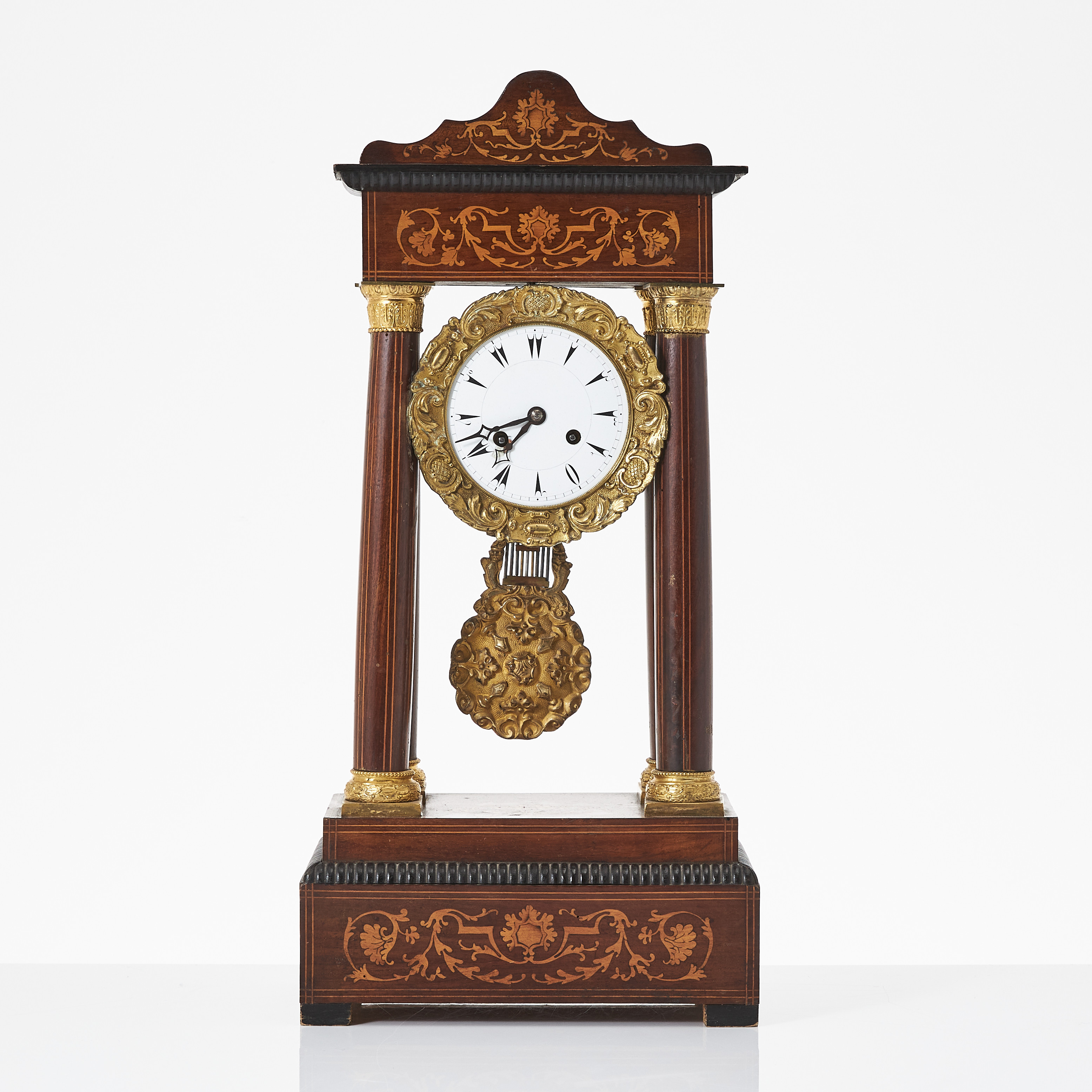 BORDSPENDYL, dekor med intarsia, senempire, 1800-talets andra hälft.