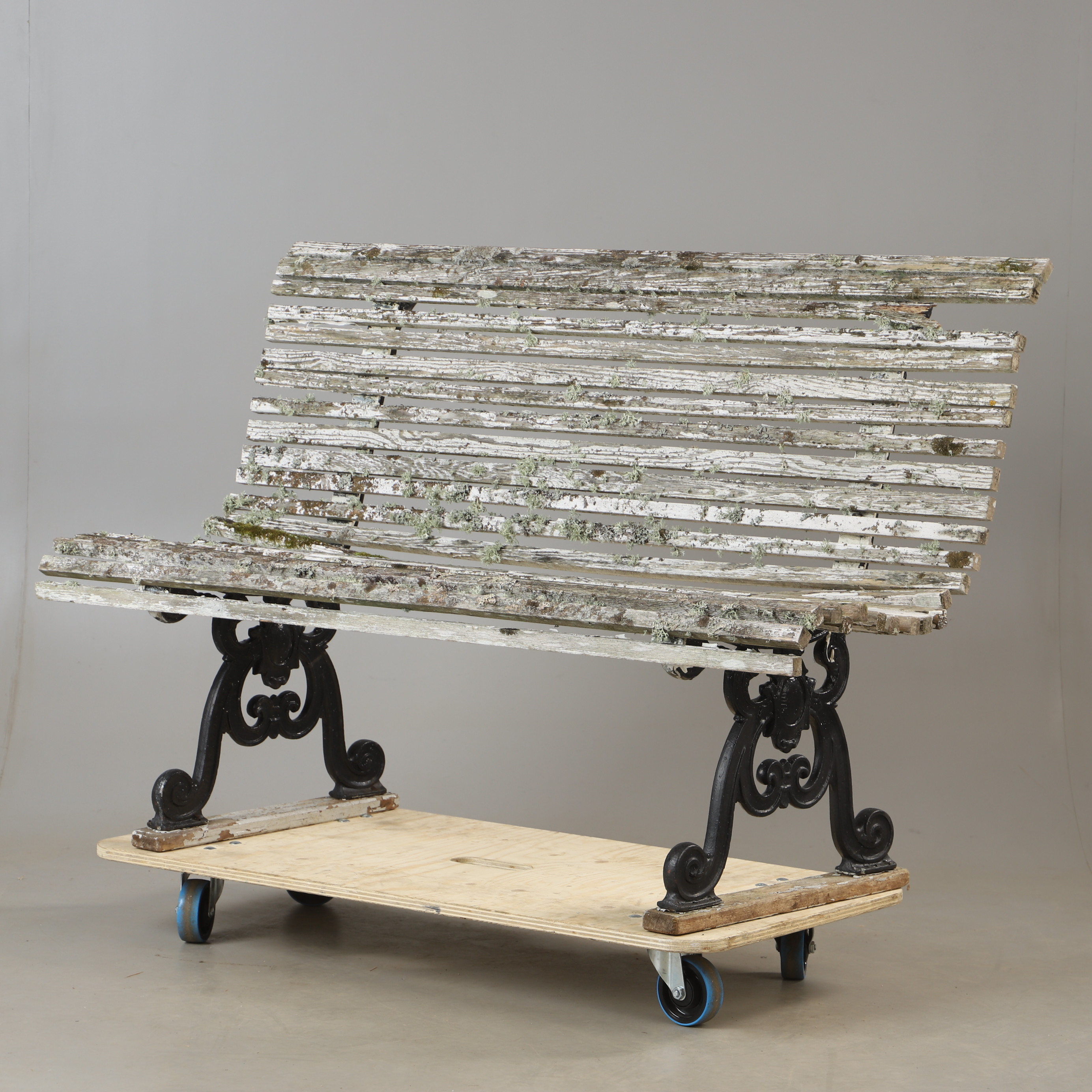 TRÄDGÅRDSSOFFA, trä och gjutjärn, 1900-talets första hälft.