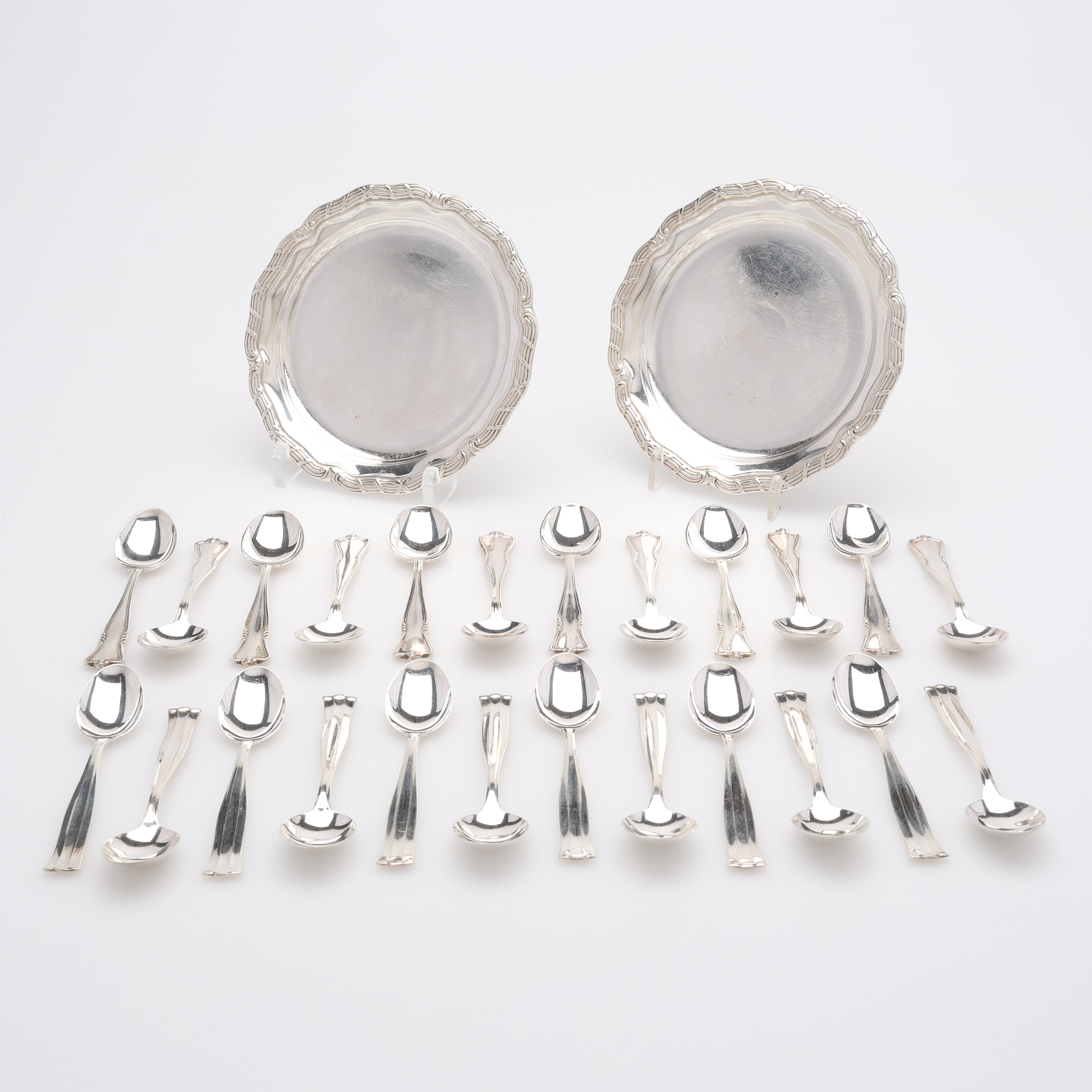 FÖREMÅL AV SILVER, 26 STYCKEN, TOTAL VIKT 583 GRAM.