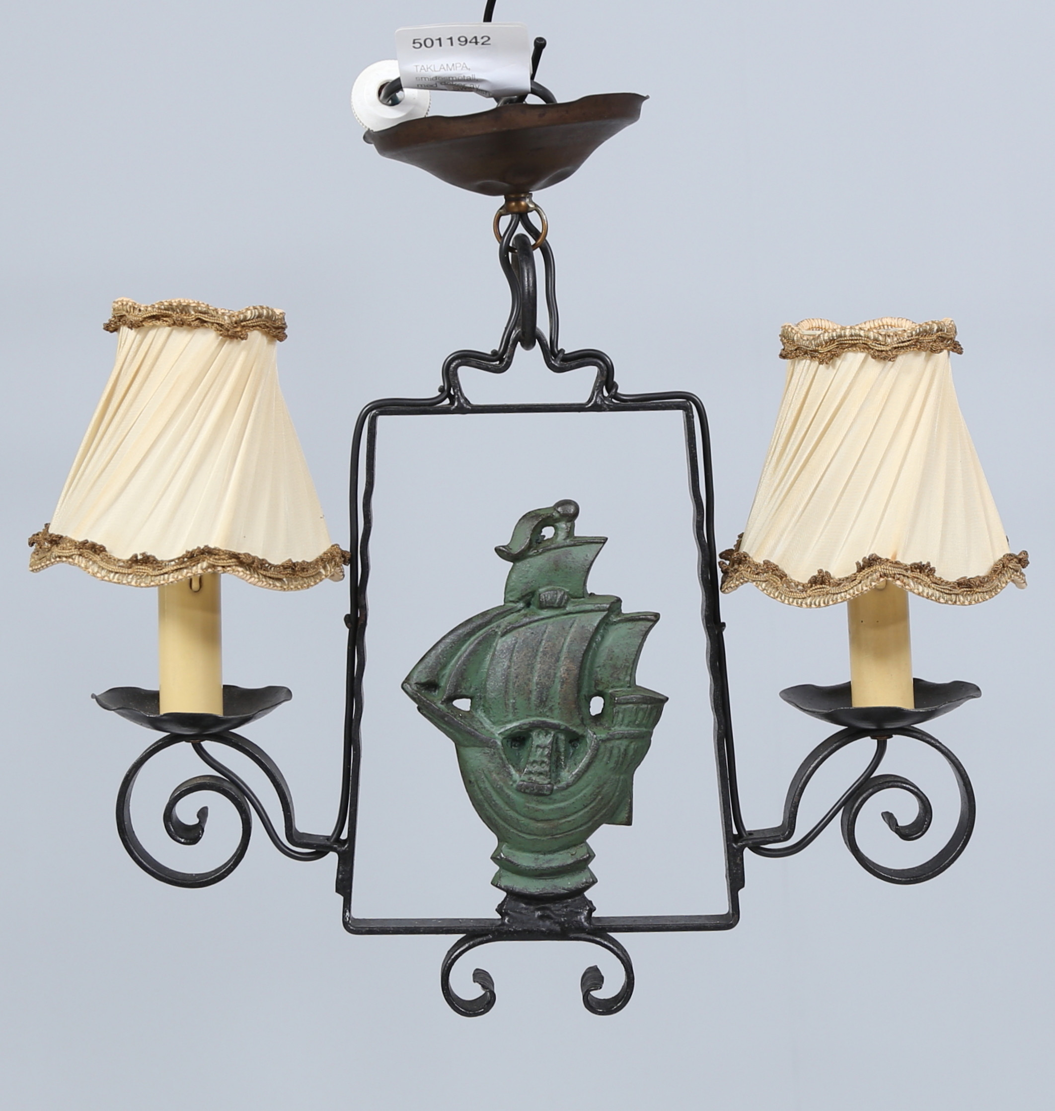 TAKLAMPA, smidesmetall, med dekor av skepp, Swedish Modern, 1940-tal.