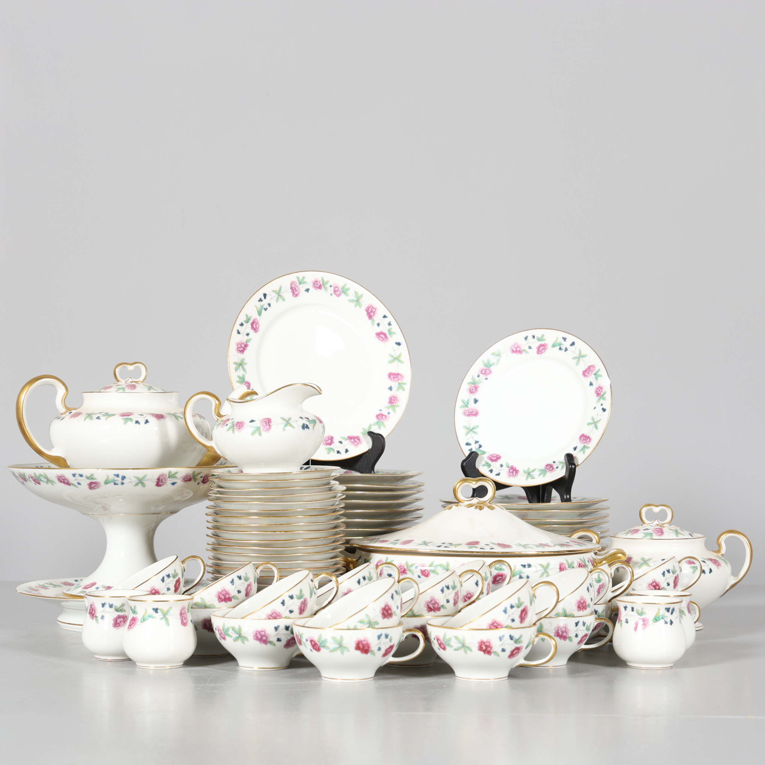 MAT samt KAFFESERVIS, 87 delar, porslin, Limoges, Frankrike.