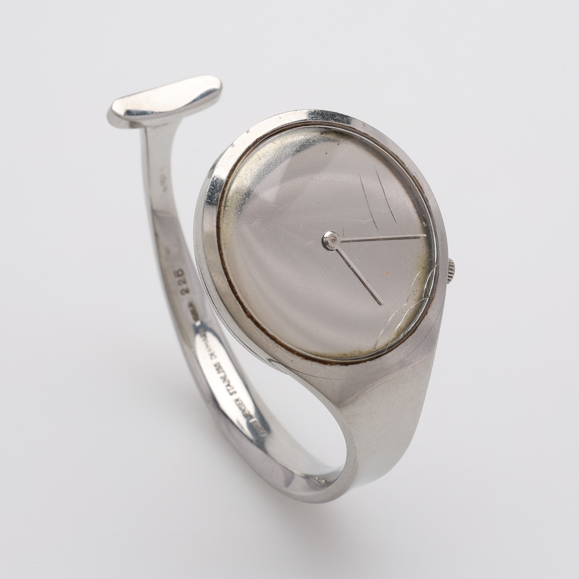 VIVIANNA TORUN BÜLOW-HÜBE. ARMBANDSUR, "VIVIANNA", FÖR GEORG JENSEN, DANMARK.