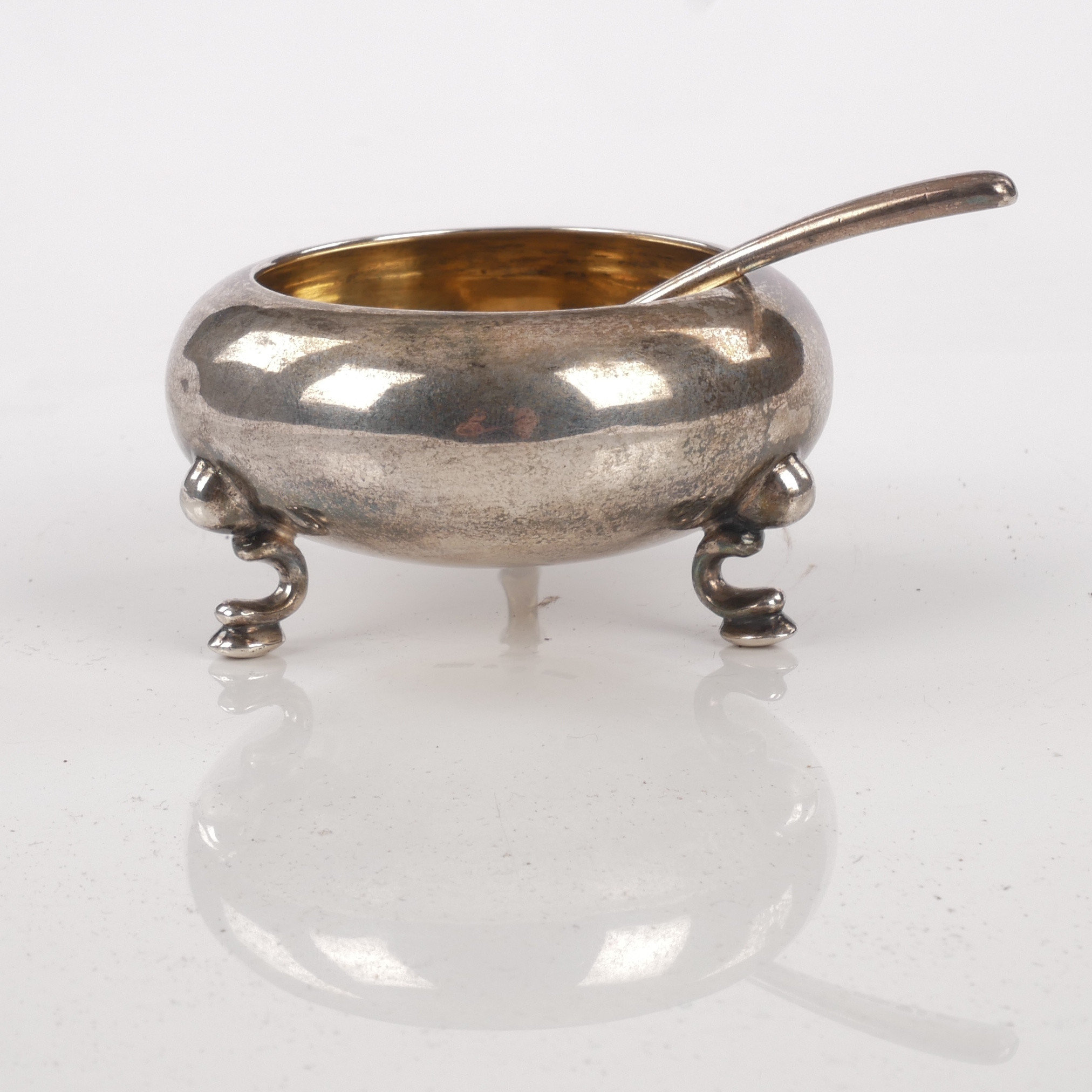 LARS LARSSON. Saltkar med sked, silver, LL&C Göteborg, 1855 och 1856.