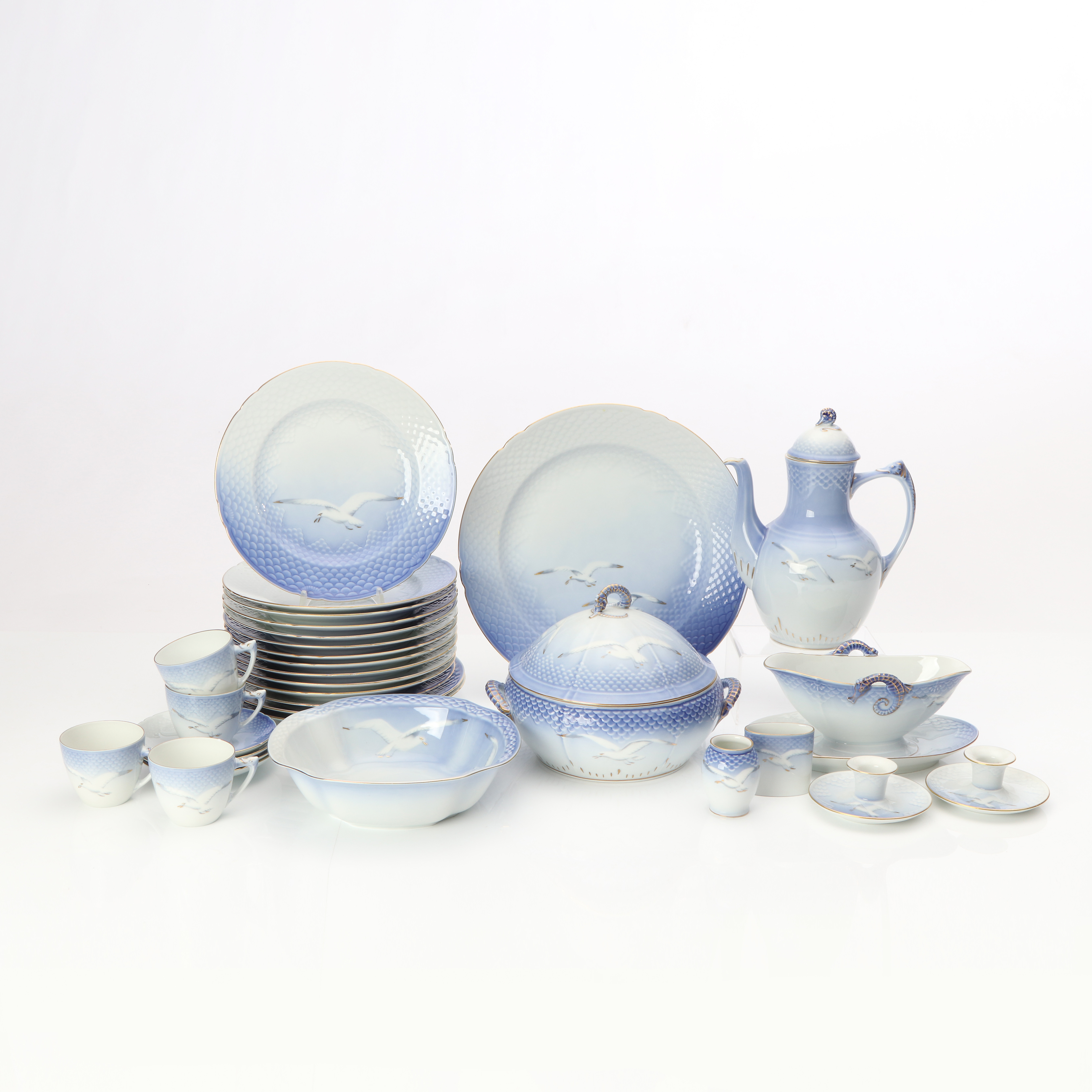 BLÅ MÅSEN, MAT- OCH KAFFESERVIS, 67 DELAR. Porslin. Bing & Gröndahl.