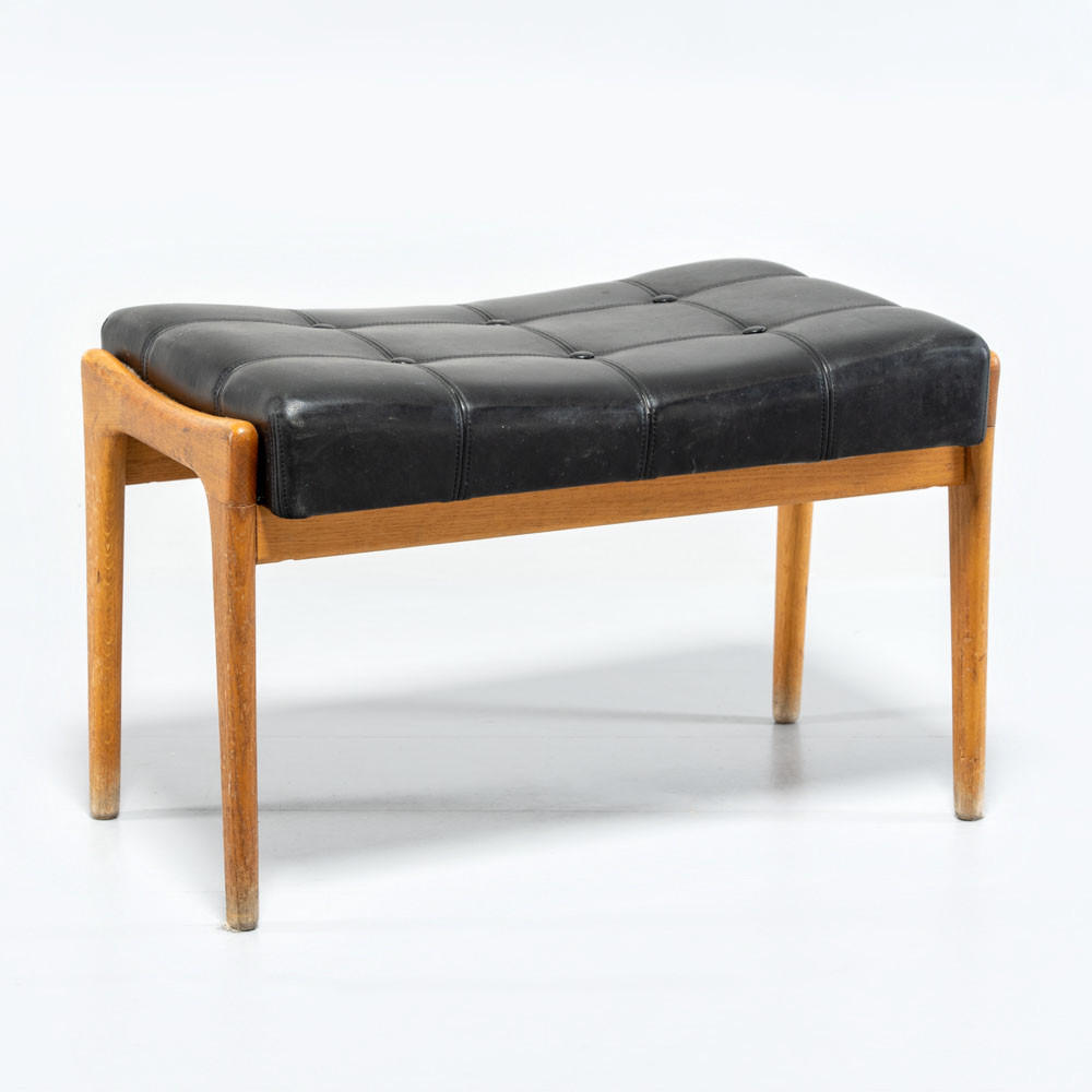 BRÖDERNA ANDERSSON. Fotpall Ekenässjön. 1960-tal, teak, konstläder.