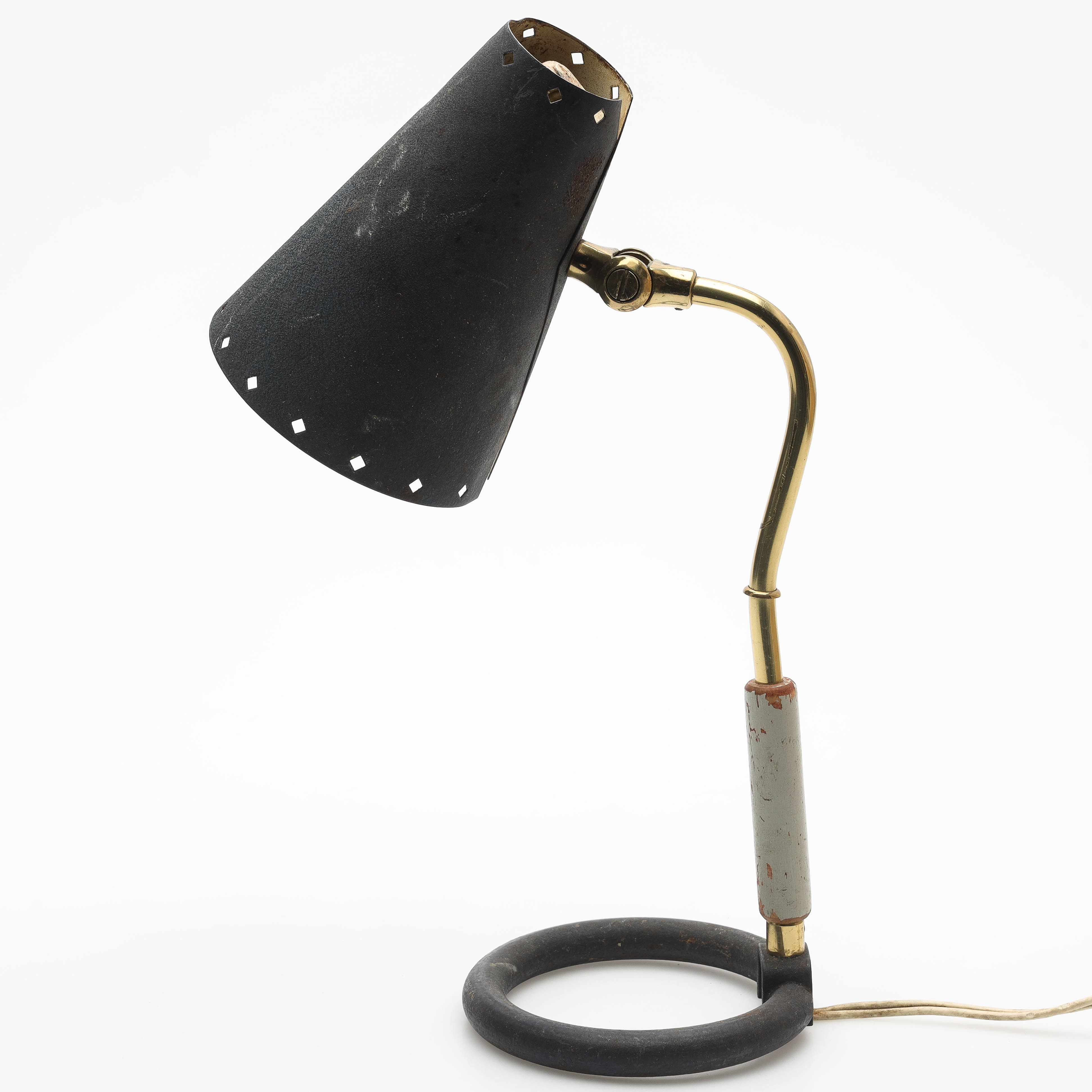 BORDSLAMPA, mässing & lackad plåt, 1900-talets mitt.