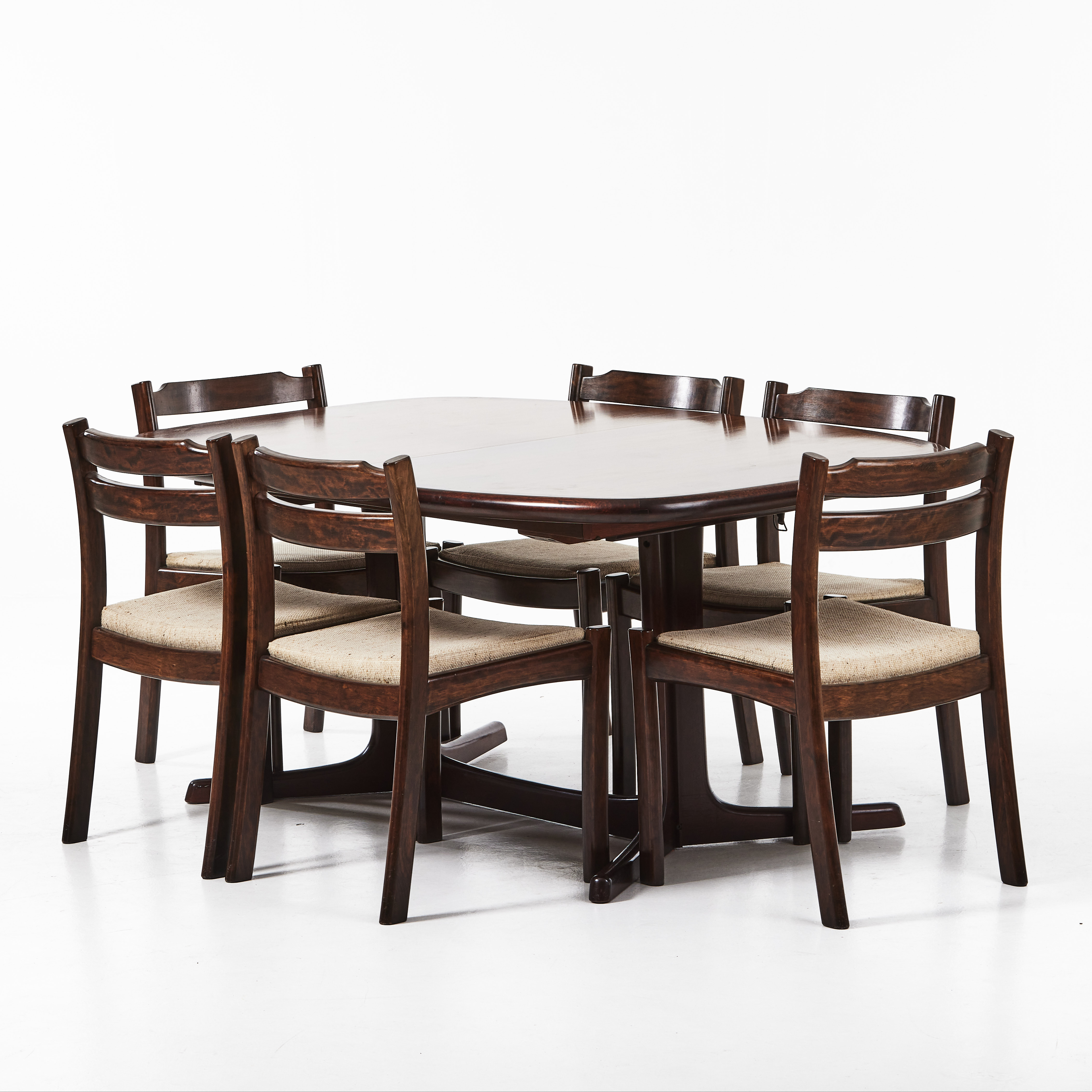 MATGRUPP, 7 dlr., Dyrlund, Danmark, 1900-talets andra hälft, fanerat i jakaranda.