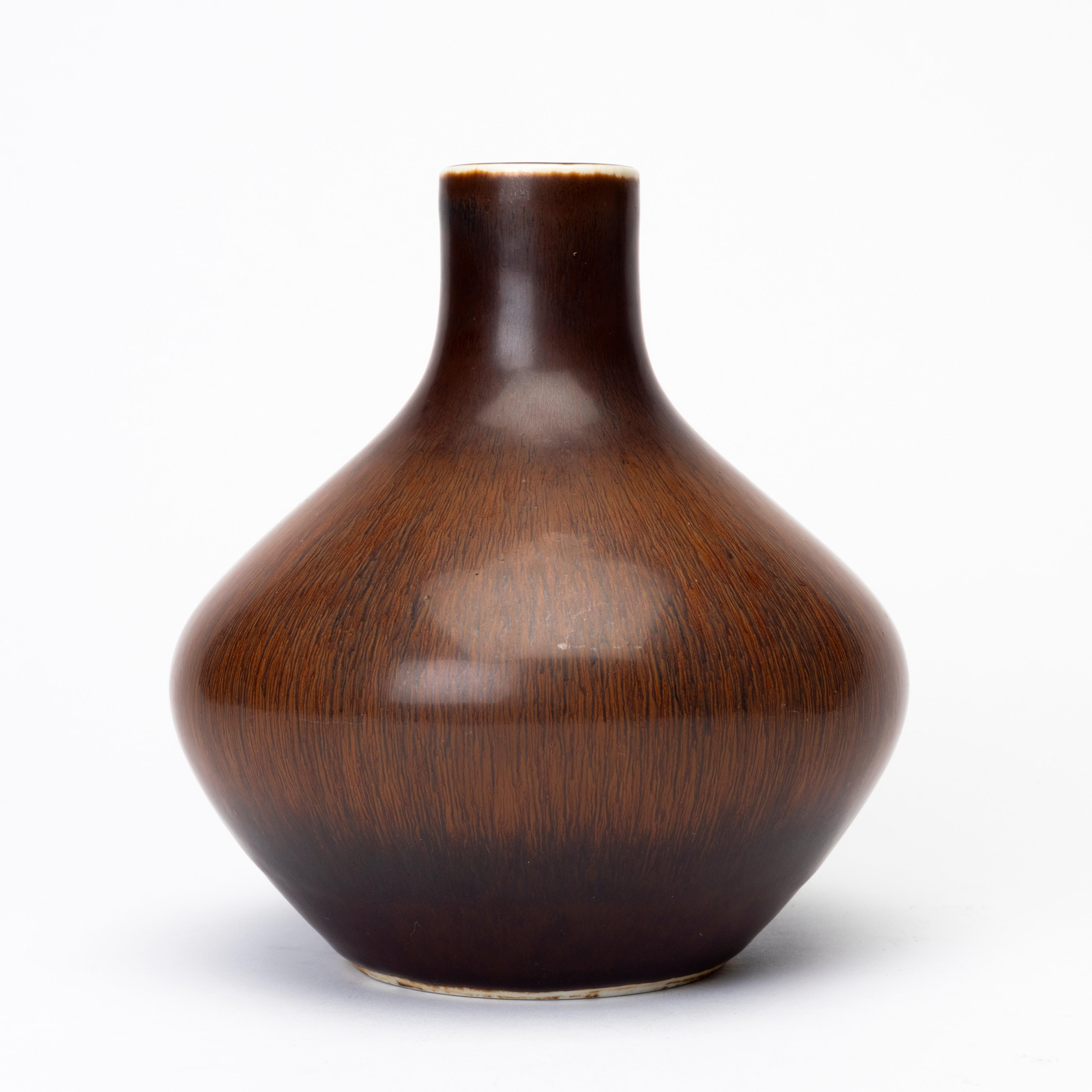 CARL-HARRY STÅLHANE. Vas, brun harpälsglasyr, stengods, modell CEB, signerad, Rörstrand, 1960.