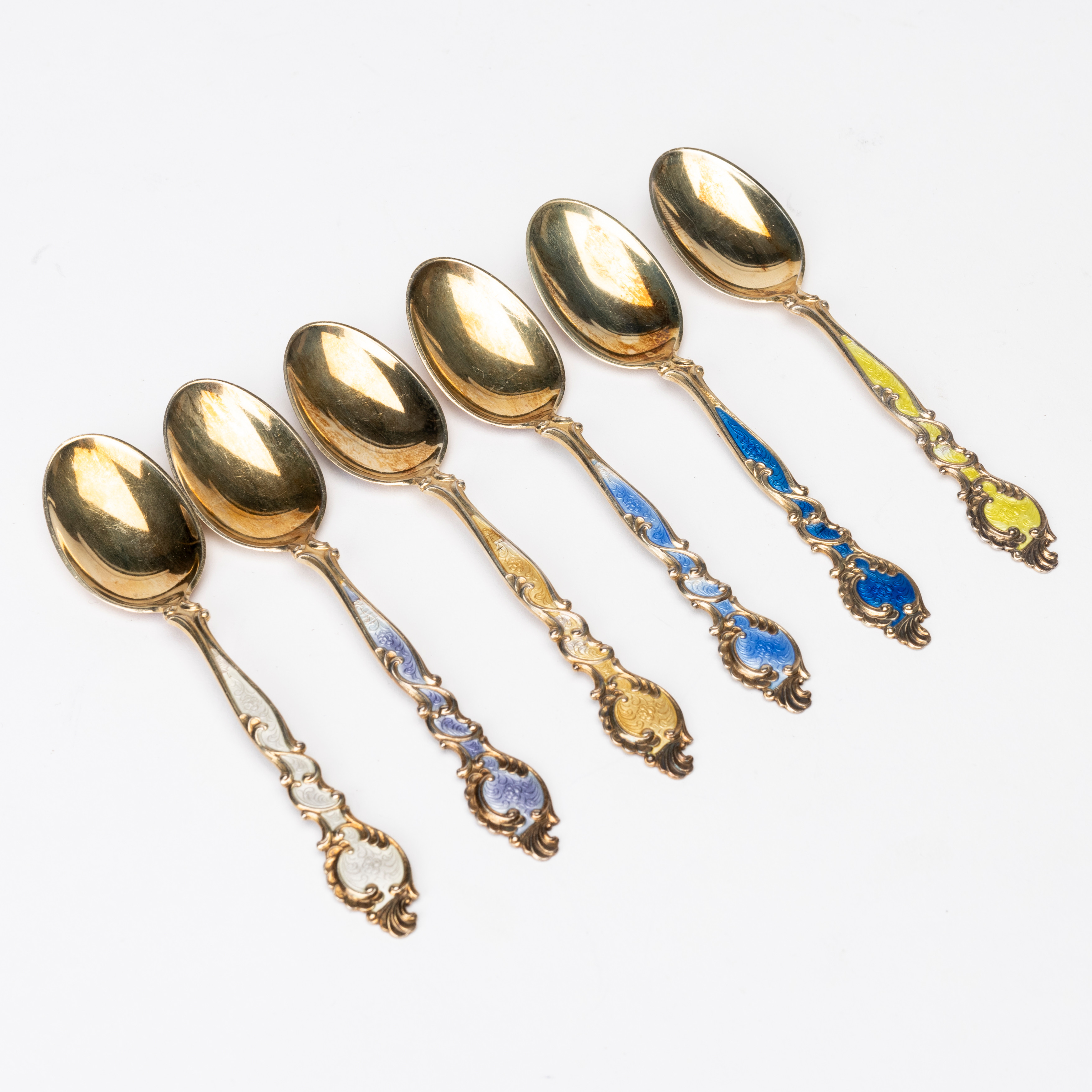 MOCCASKEDAR, 6 st, förgyllt silver, emalj, rokokostil, svensk import, 1900-tal.