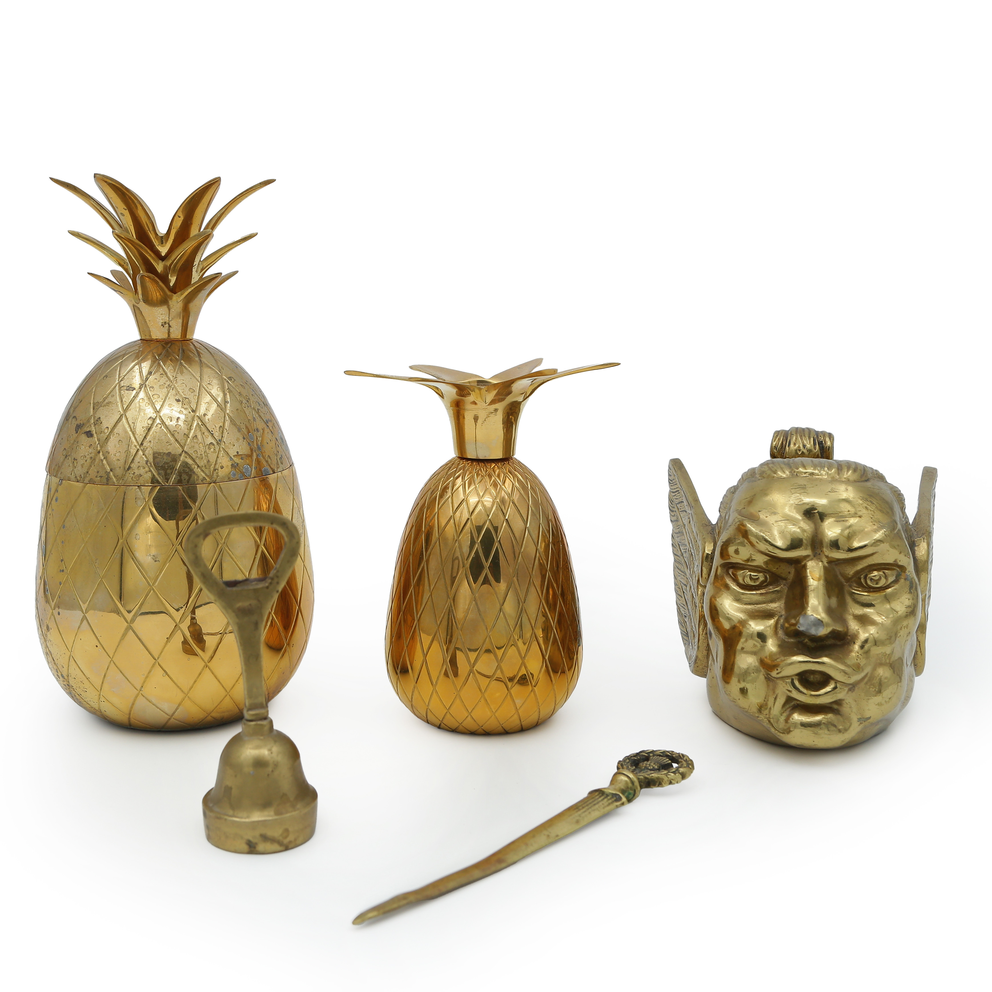 GUSUM ISHINK OCH LJUSSTAKE "ANANAS", SKULPTUR, BORDSPINGLA, BREVKNIV, MÄSSING.