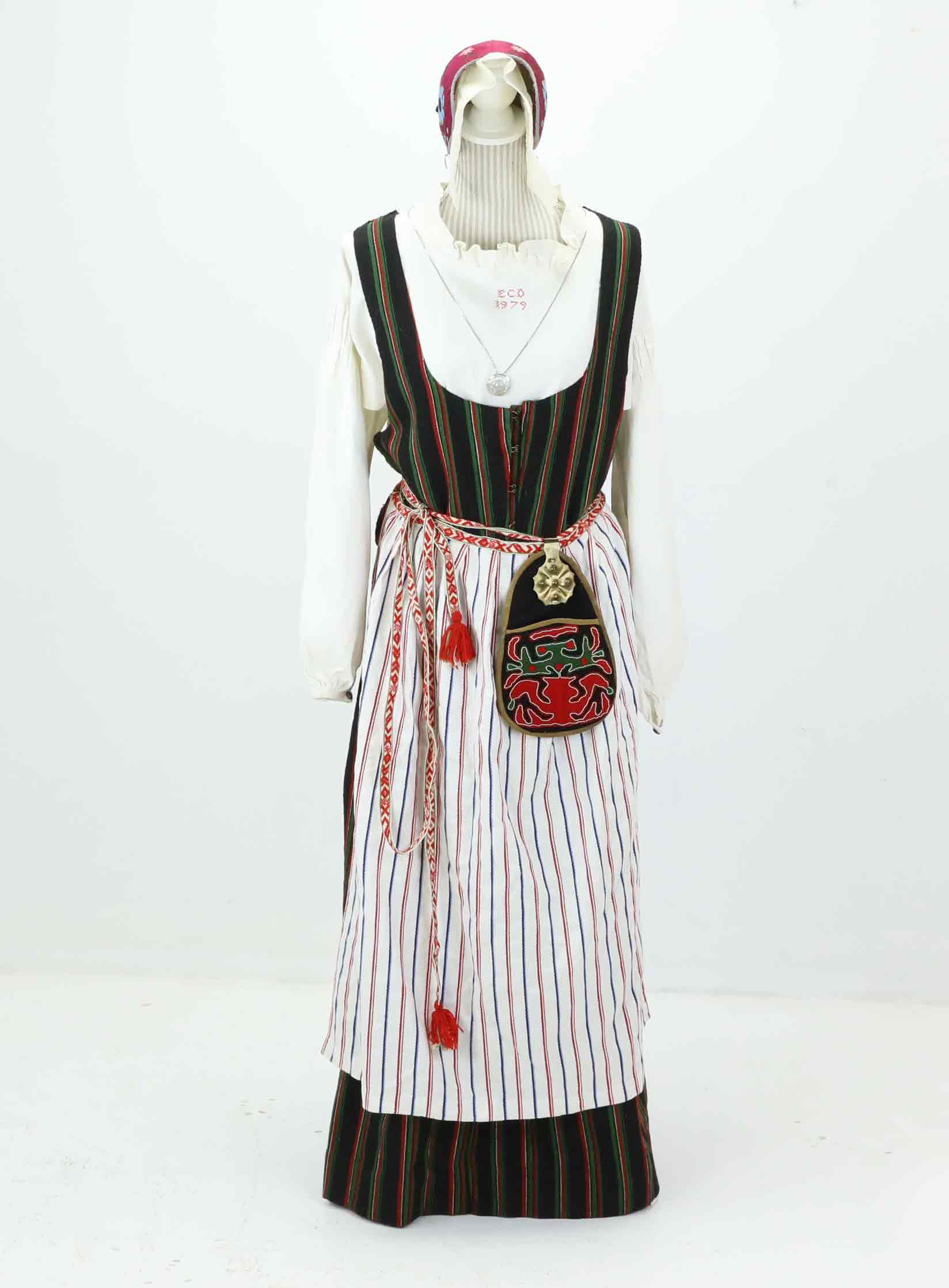 FOLKDRÄKT, dam, Rogsta, 1970-tal.