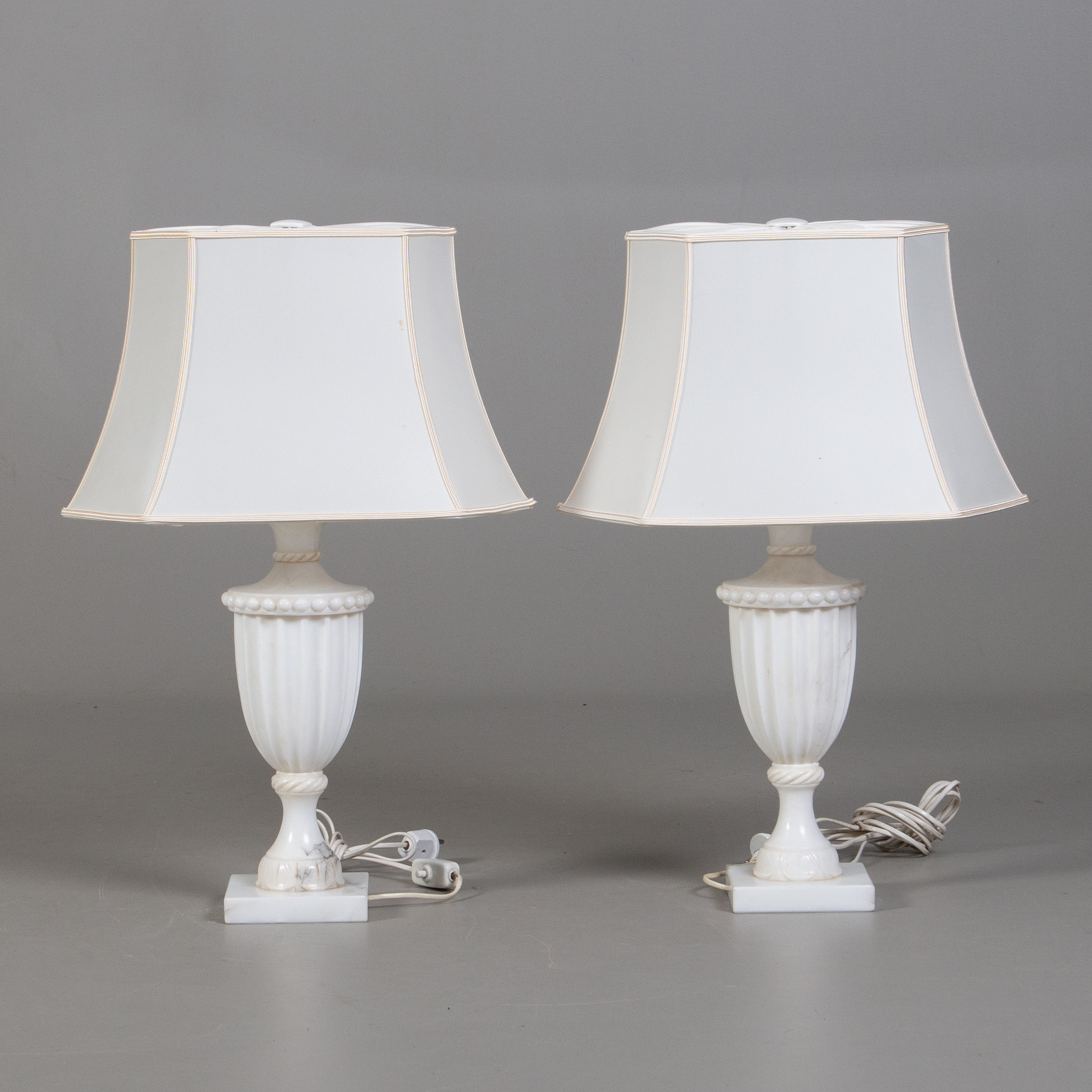 BORDSLAMPOR, ett par, alabaster, Italien, 19-2000-tal.