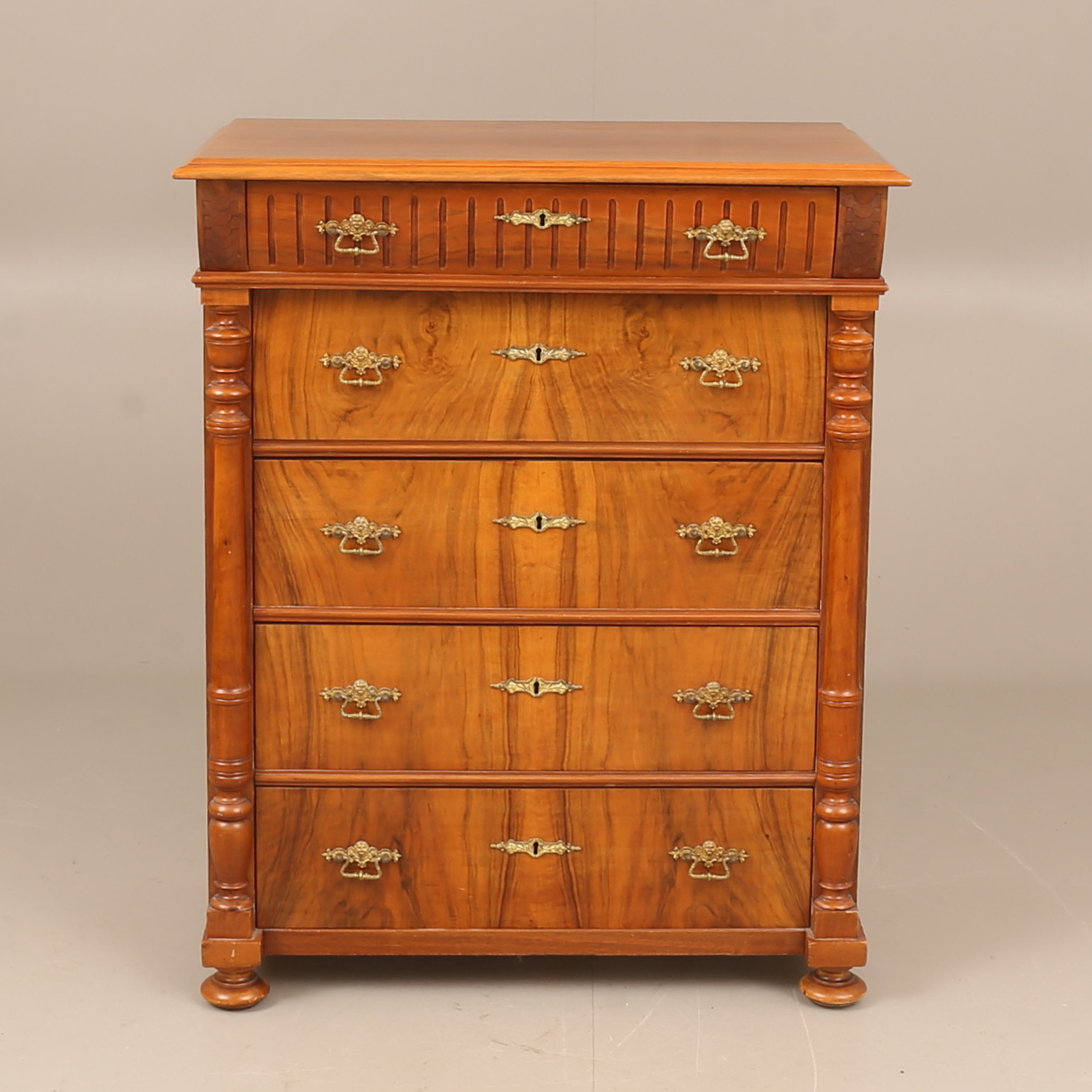 BYRÅ, nyrenässans, sent 1800-tal.