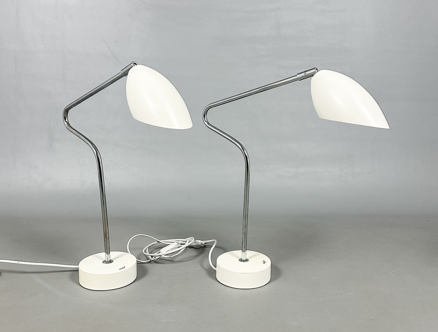 BORDSLAMPA, ett par, "Diva", metall, Herstal.